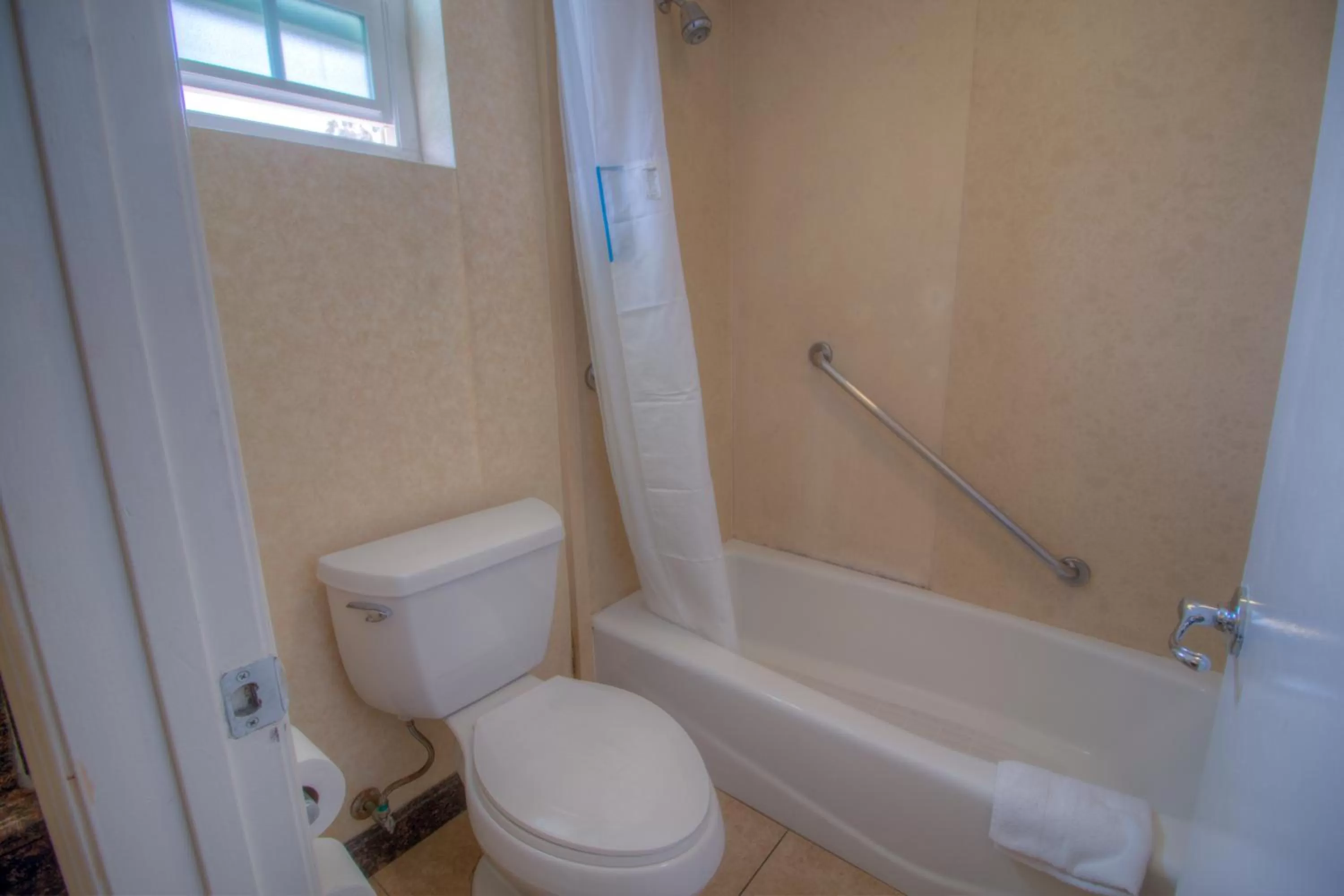 Toilet in Princess Inn