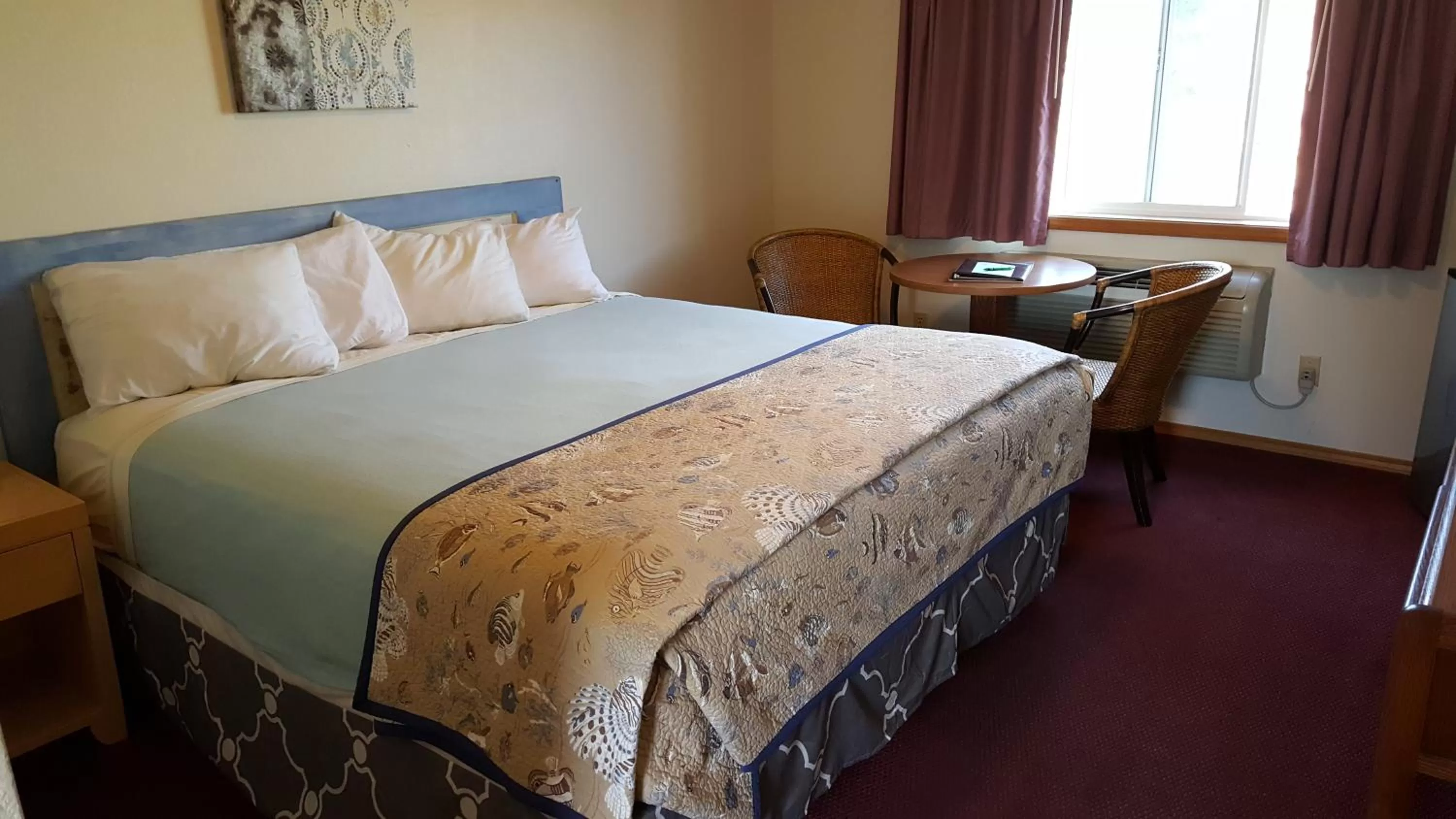 Bed in Hillcrest Inn