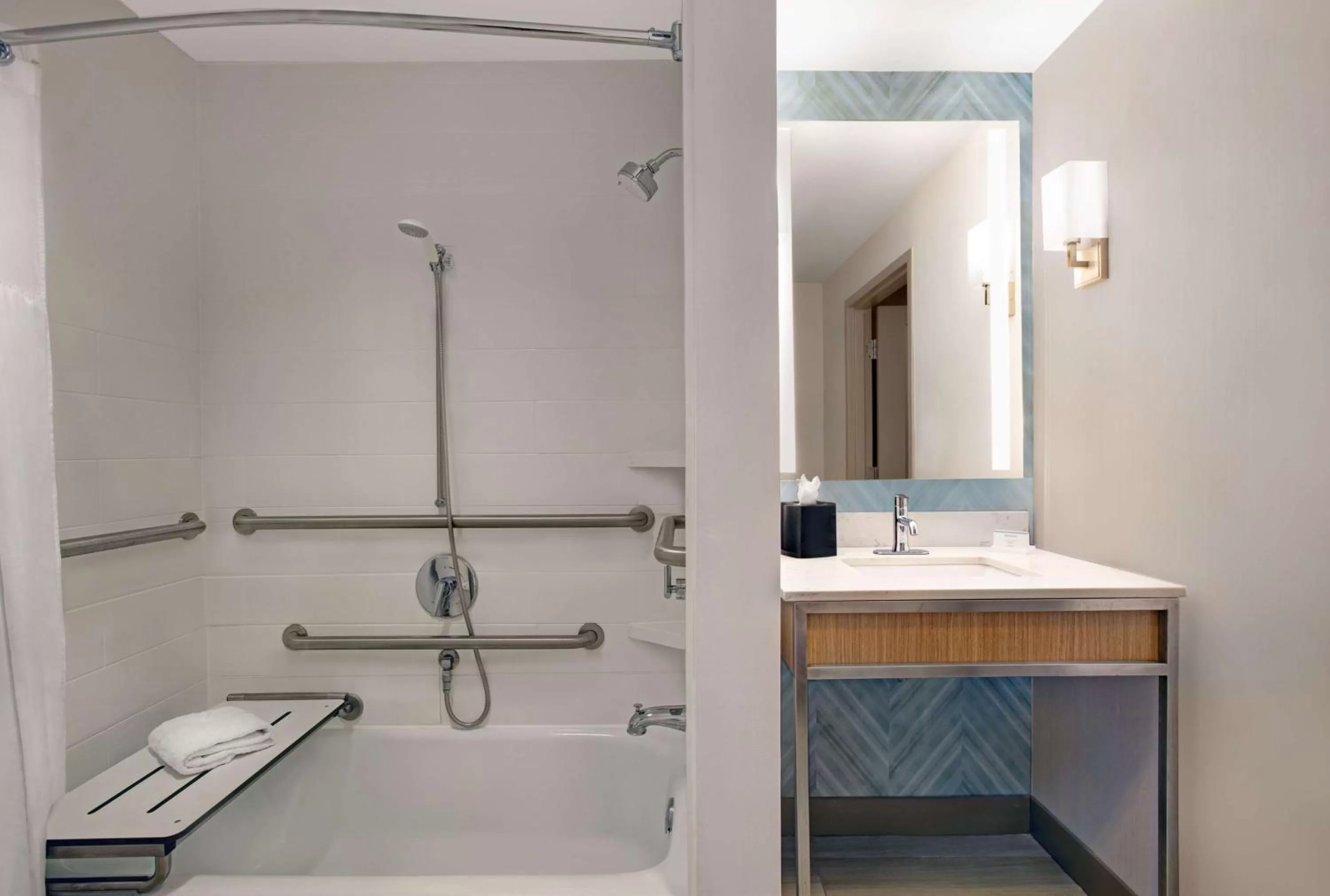 Bathroom in Hilton Garden Inn Memphis/Southaven