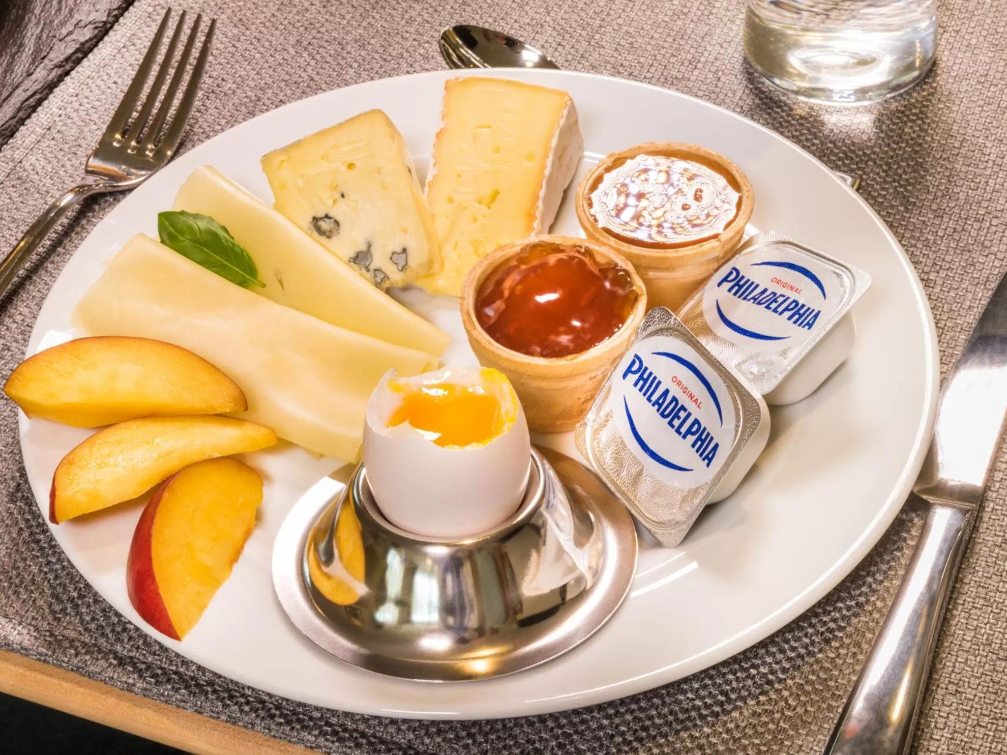 Food and drinks in Walhalla Hotel Regensburg Hoeferer 4 Sterne Superior