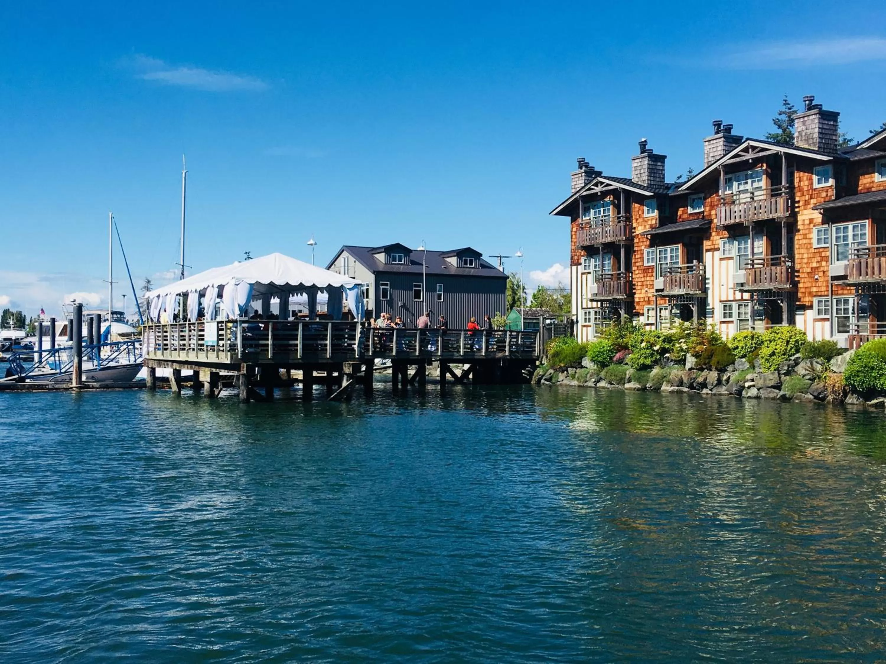 Patio, Property Building in La Conner Channel Lodge