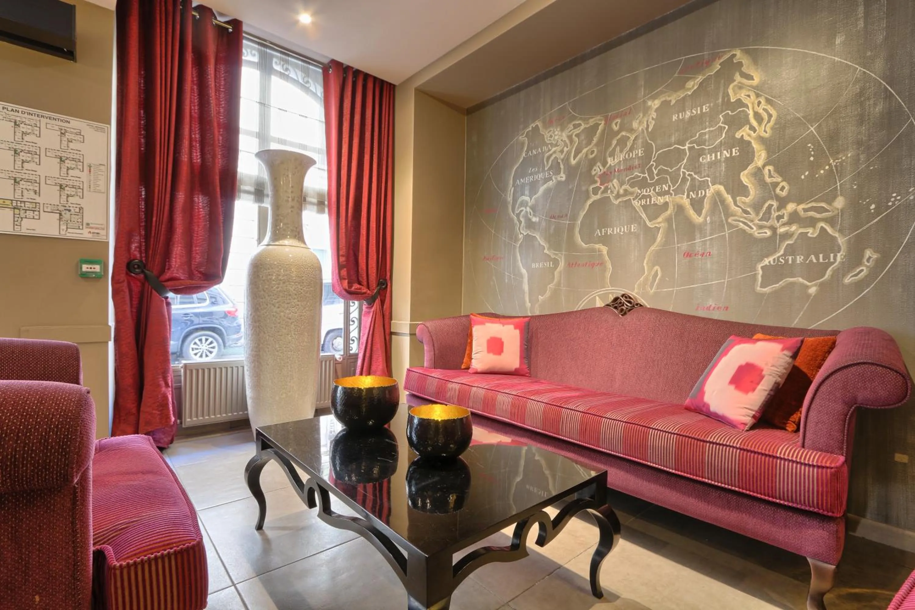 Day in Hôtel Mondial