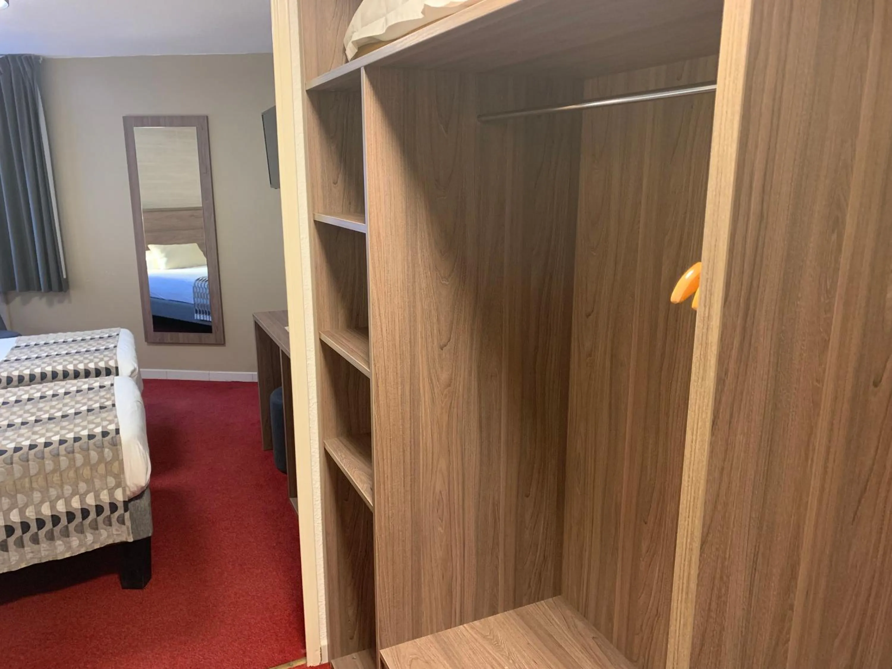 Bed in Logis Hotel Le Lac