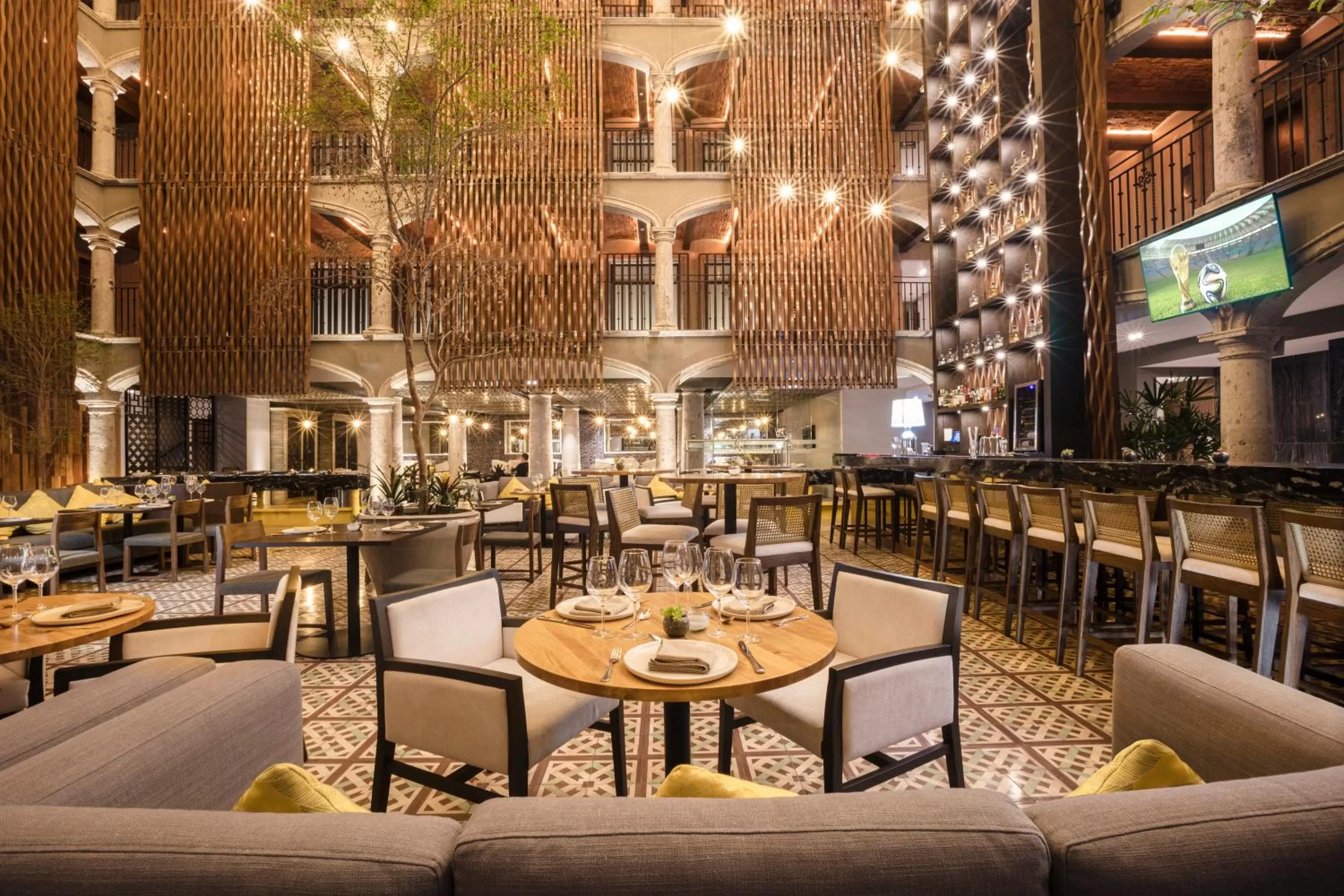 Restaurant/places to eat in Hotel Indigo Guadalajara Expo by IHG