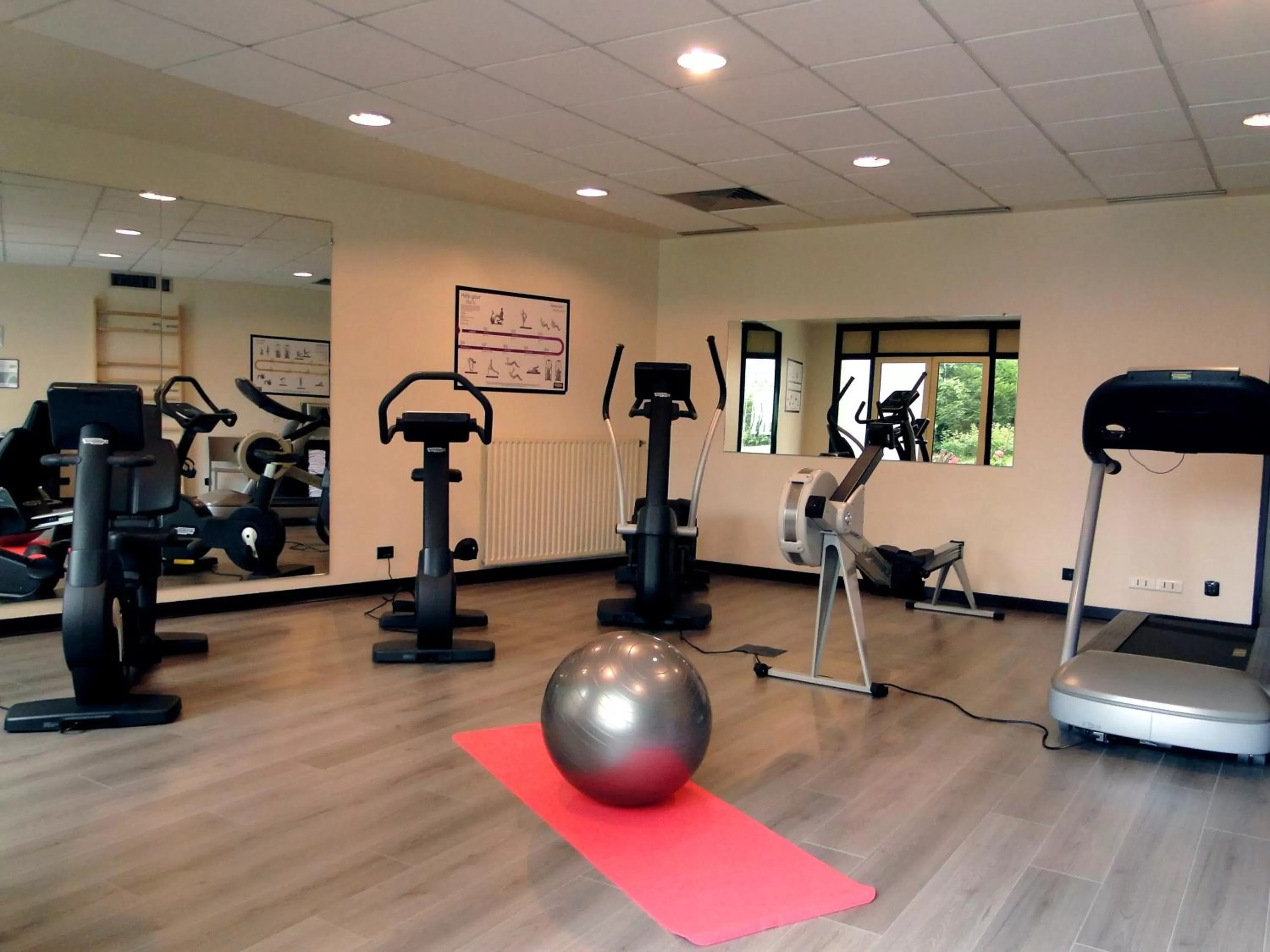 Fitness centre/facilities in Mercure Bordeaux Chateau Chartrons
