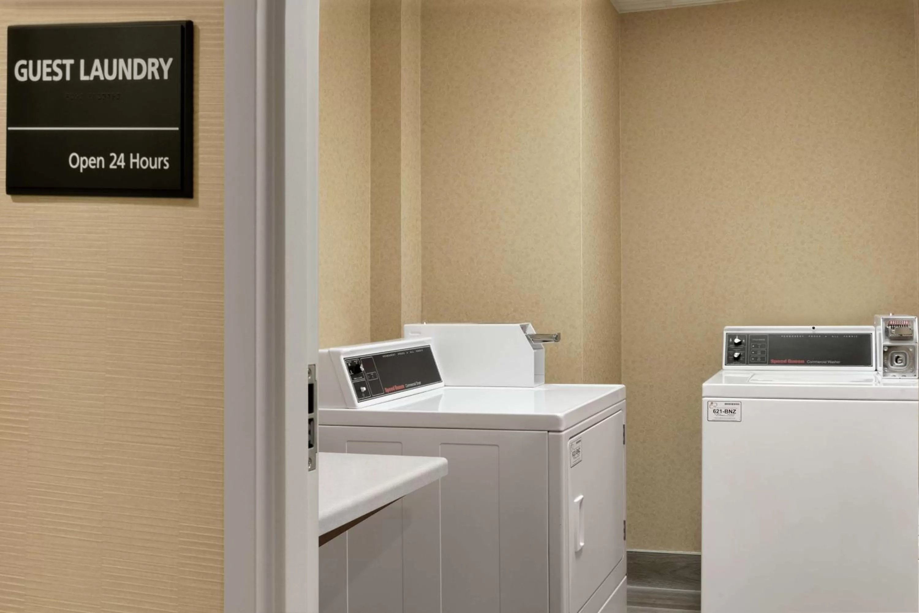 Property building in Hampton Inn West Des Moines Lake Drive