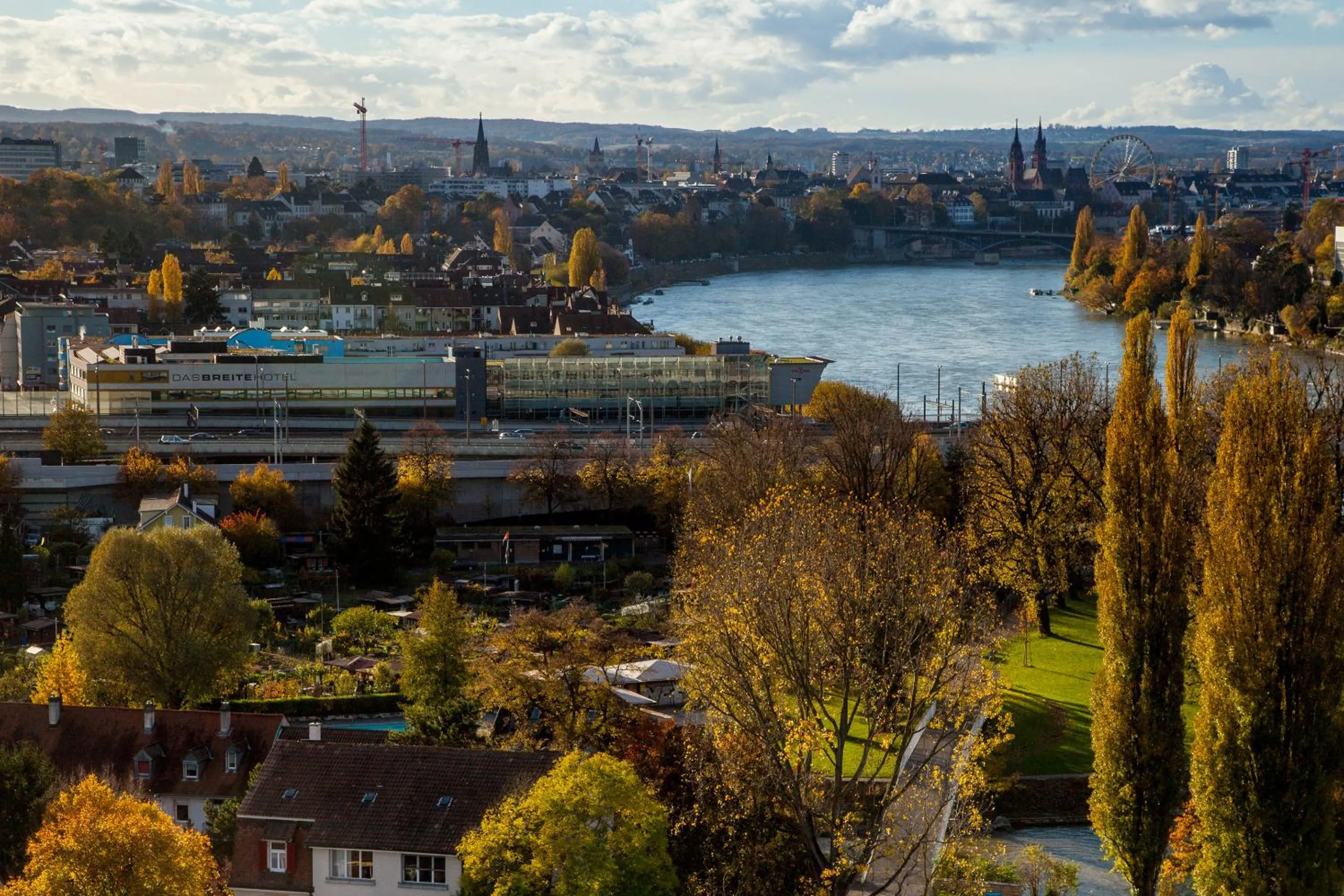 Bird's eye view in Dasbreitehotel am Rhein