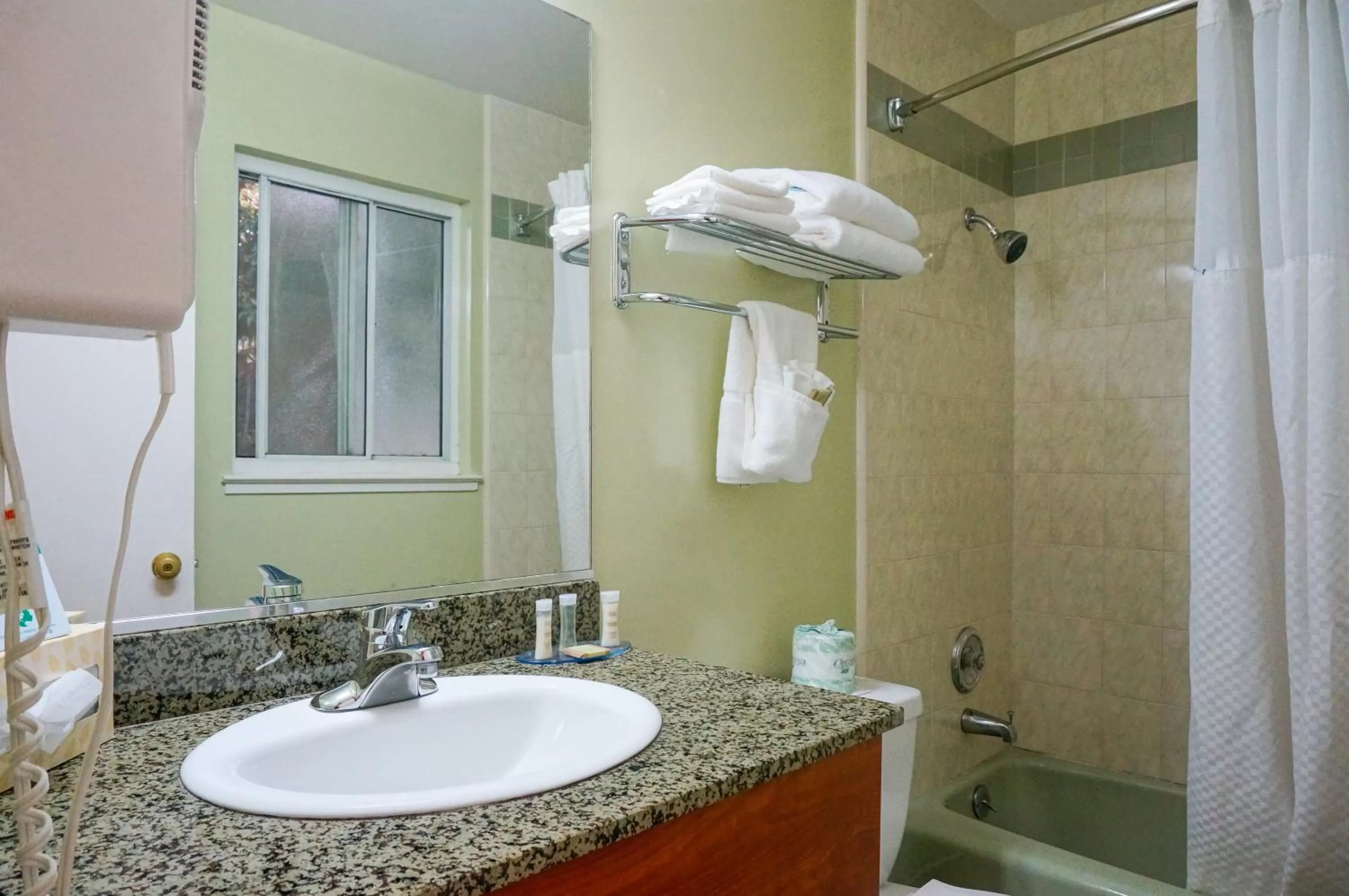 Bathroom in Hotel Parmani Near Stanford University