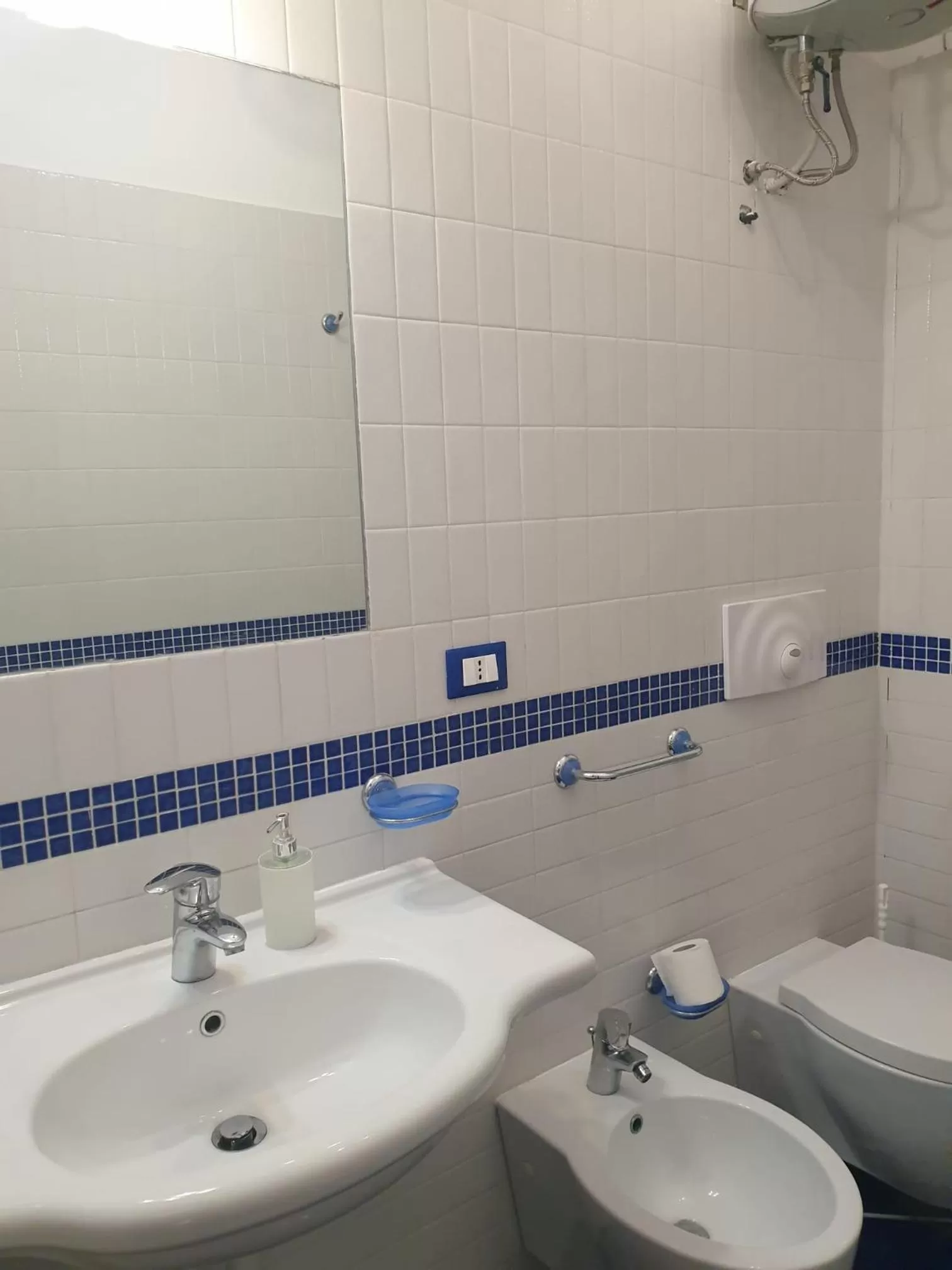 Shower in Hotel Mareluna Ischia