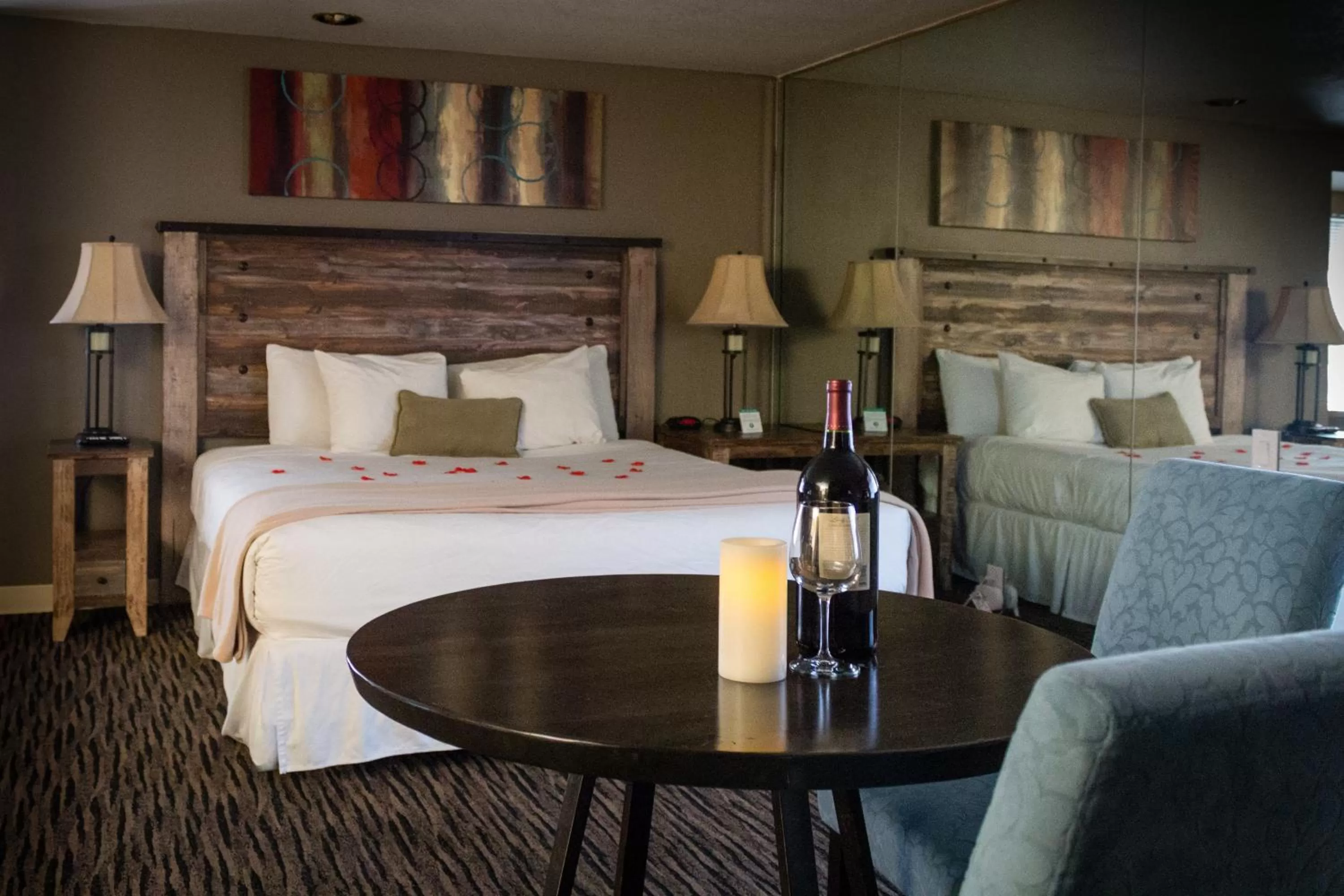 Photo of the whole room, Bed in Postmarc Hotel and Spa Suites