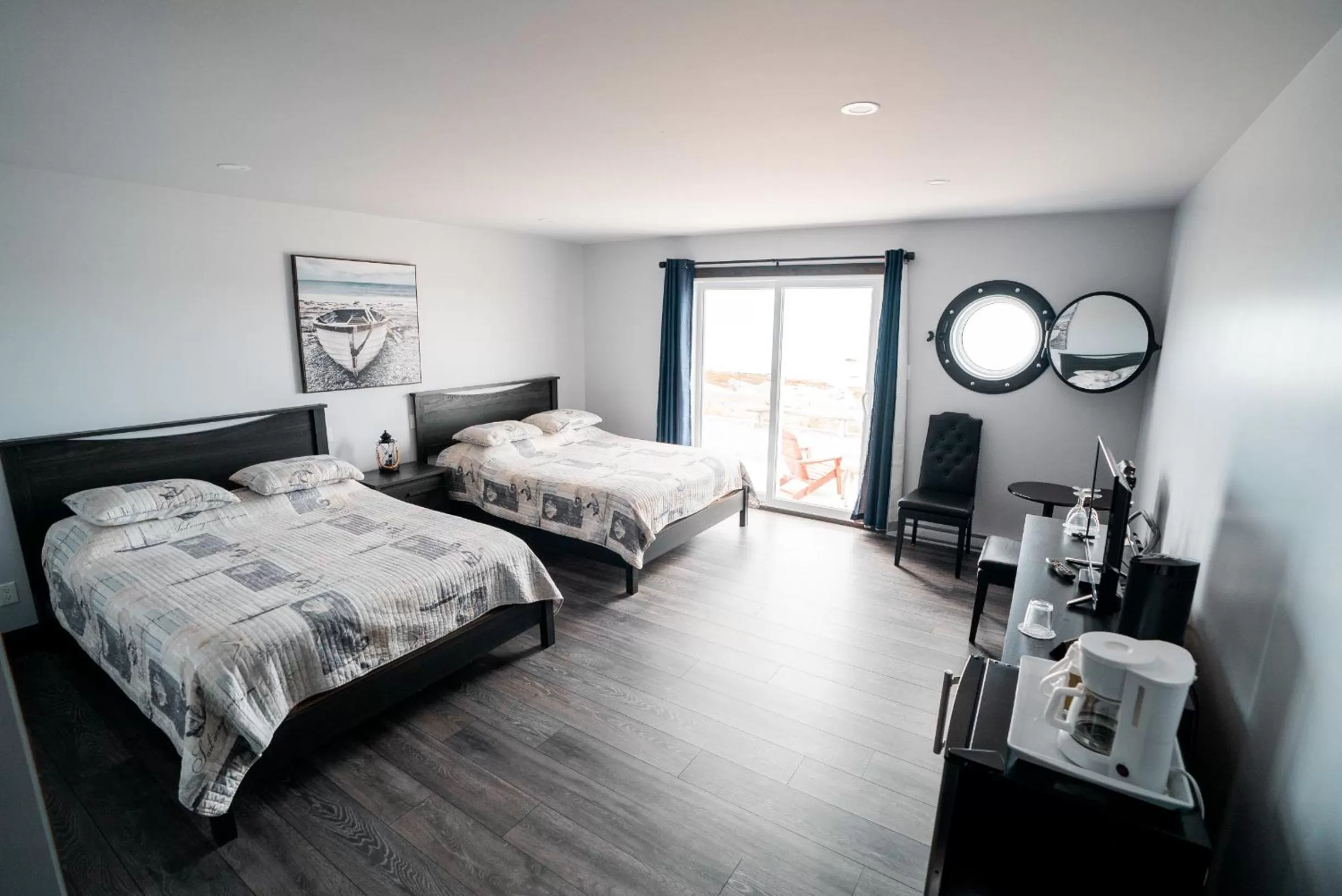 Photo of the whole room, Bed in Auberge du Vieux Faubourg