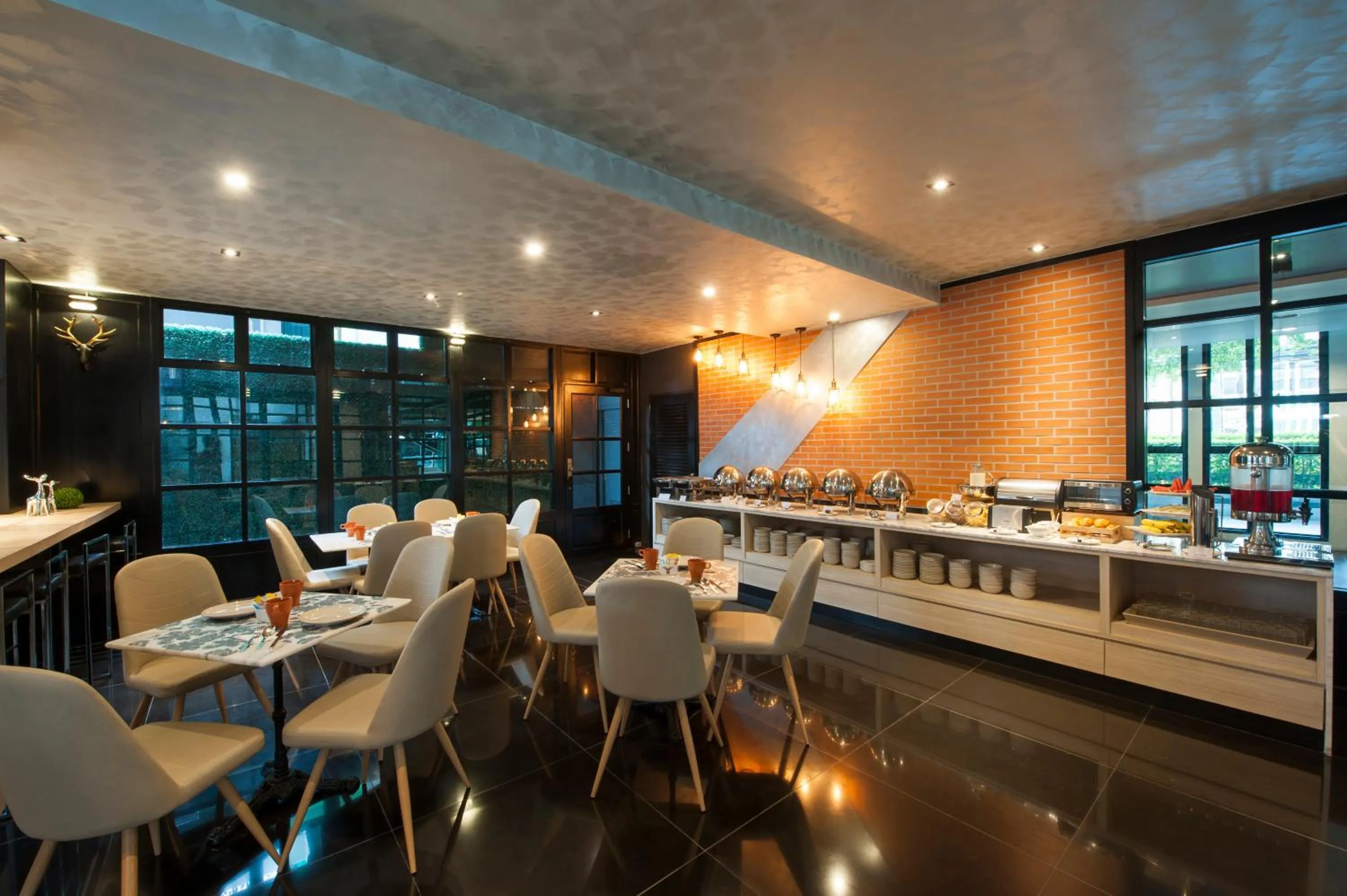 Restaurant/places to eat in Marigold Sukhumvit - Free Shuttle to BTS Bearing Station