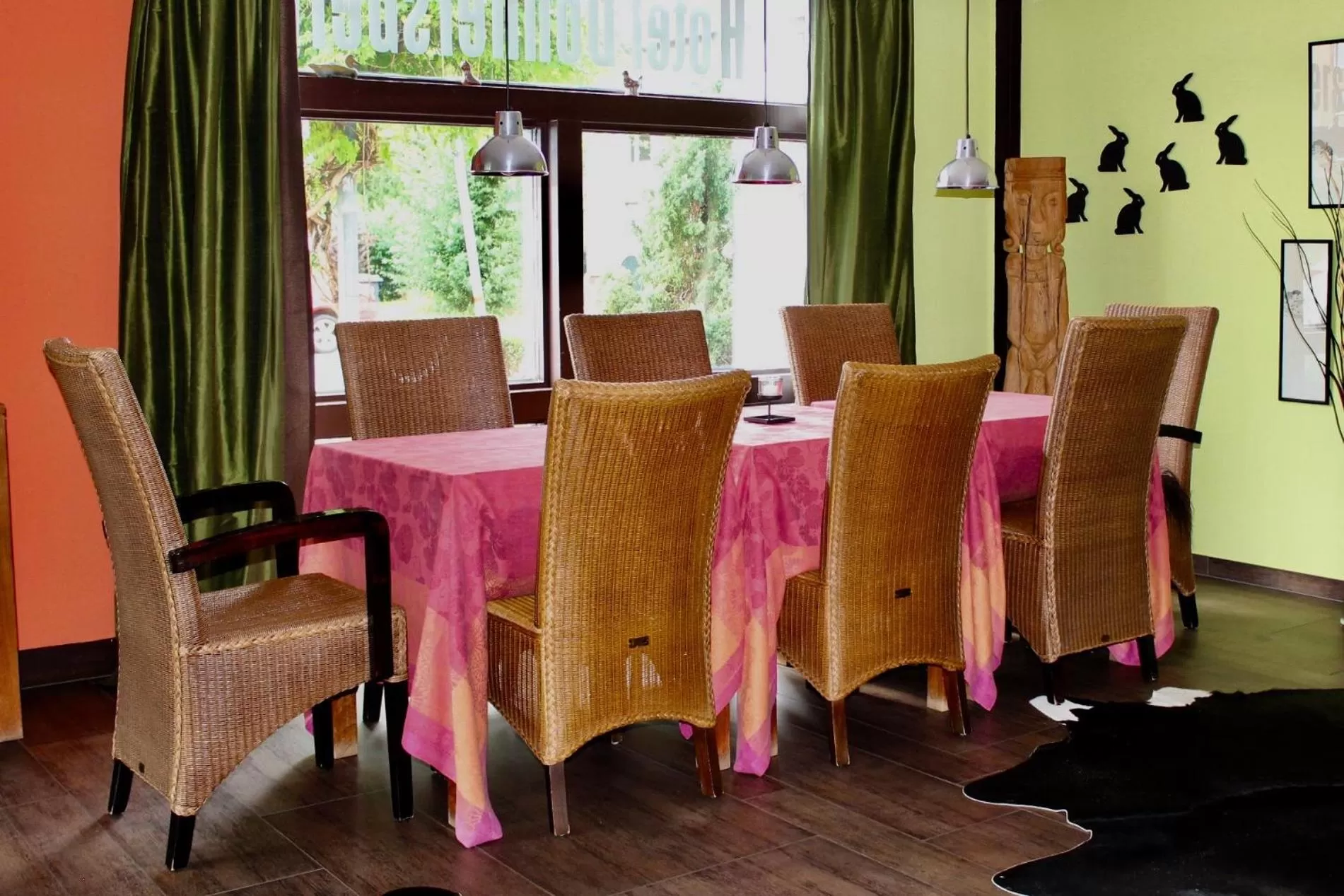 Restaurant/places to eat in Hotel Donnersberg