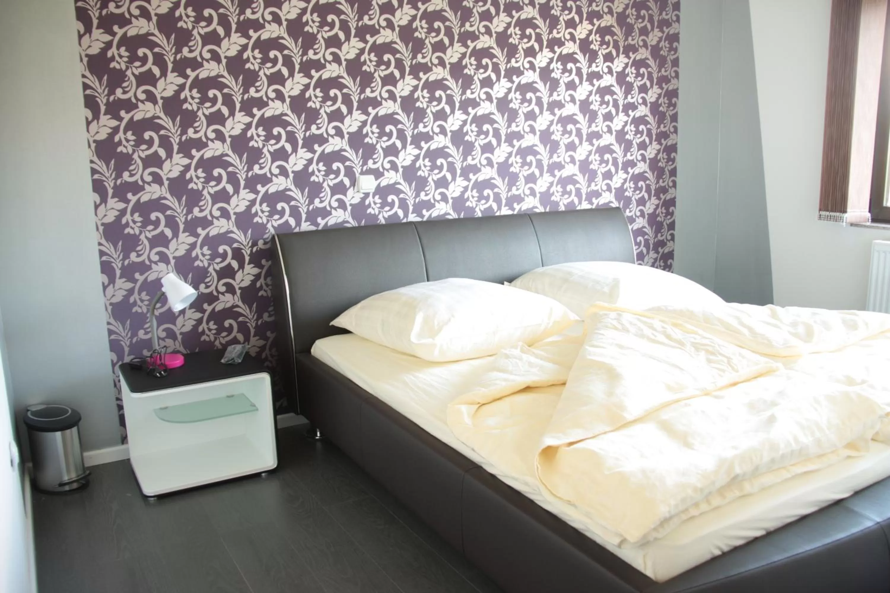 Bed in Apartmani i Bungalovi TROJKA