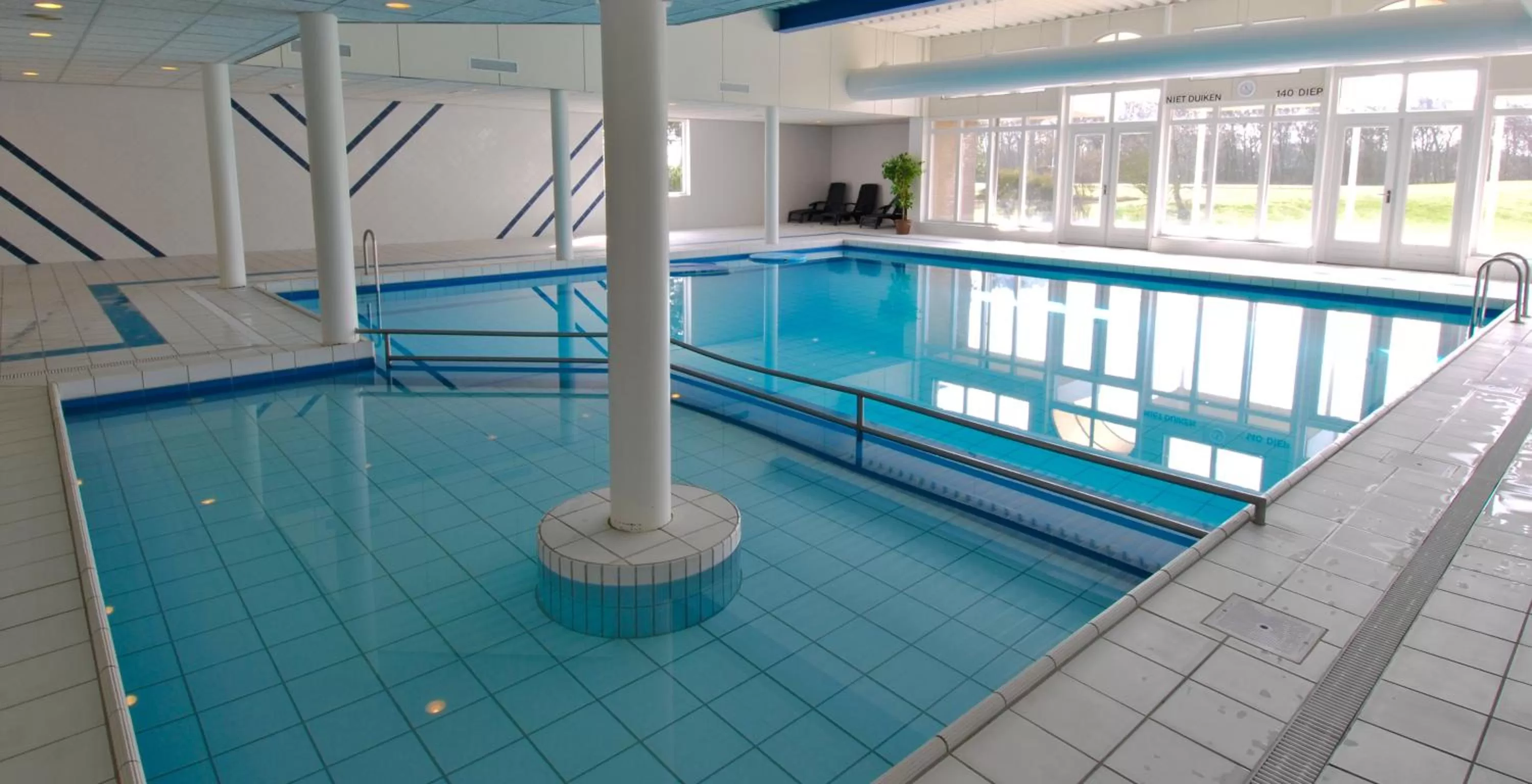Swimming pool in Fletcher Hotel-Restaurant Amelander Kaap