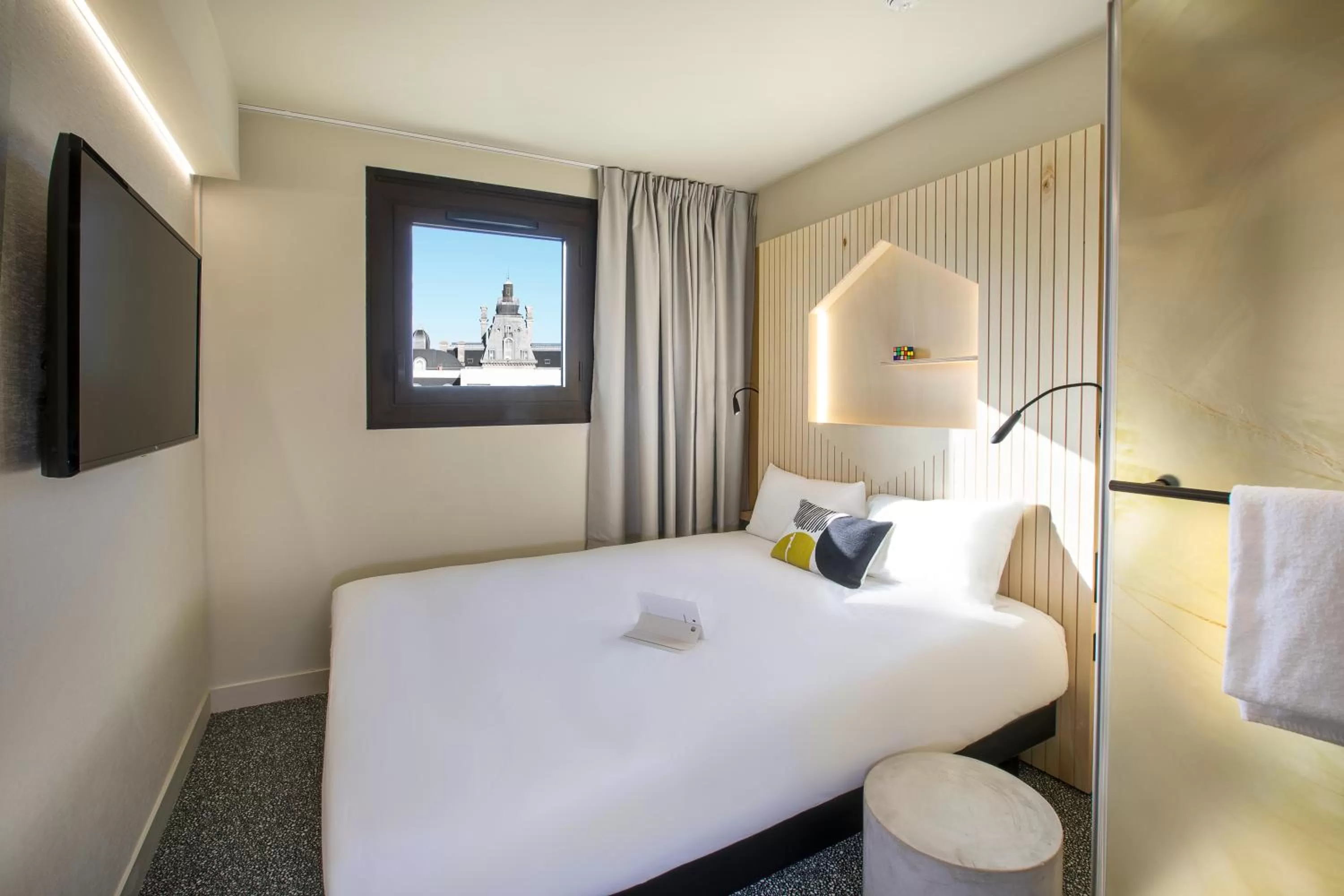 Bird's eye view, Bed in Hôtel Life Bordeaux Gare - BG