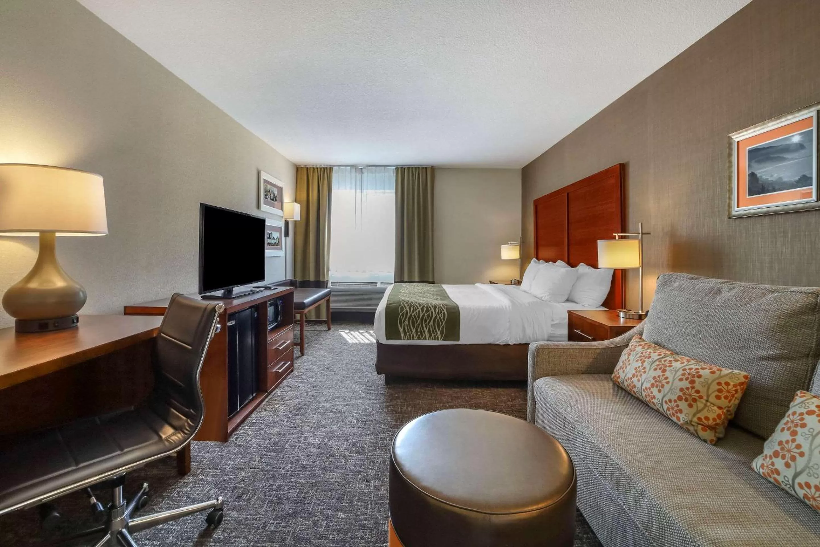 Bedroom, Bed in Comfort Inn Humboldt Bay