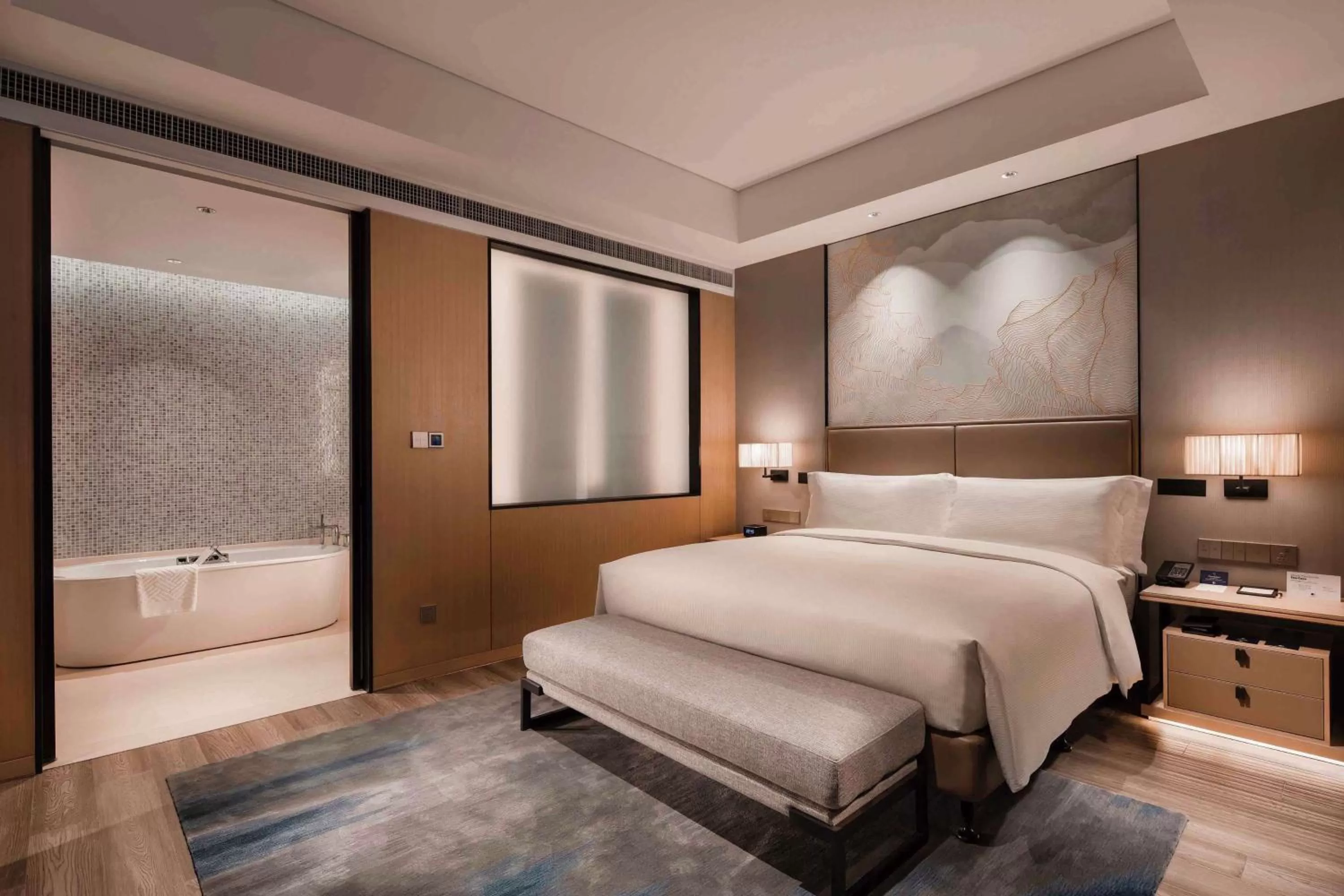 Bathroom, Bed in Doubletree By Hilton Yangzhou