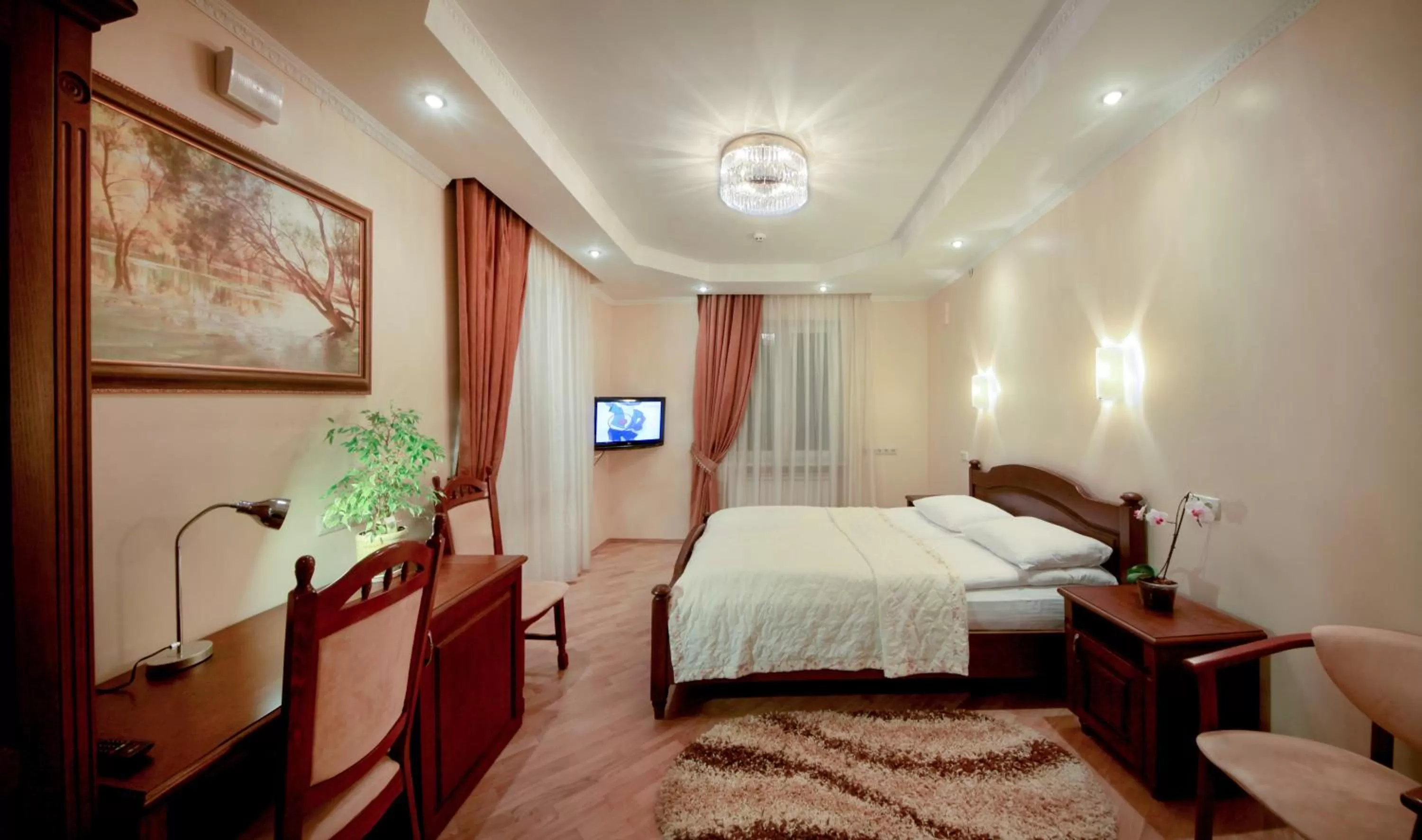 Photo of the whole room in Red Stone