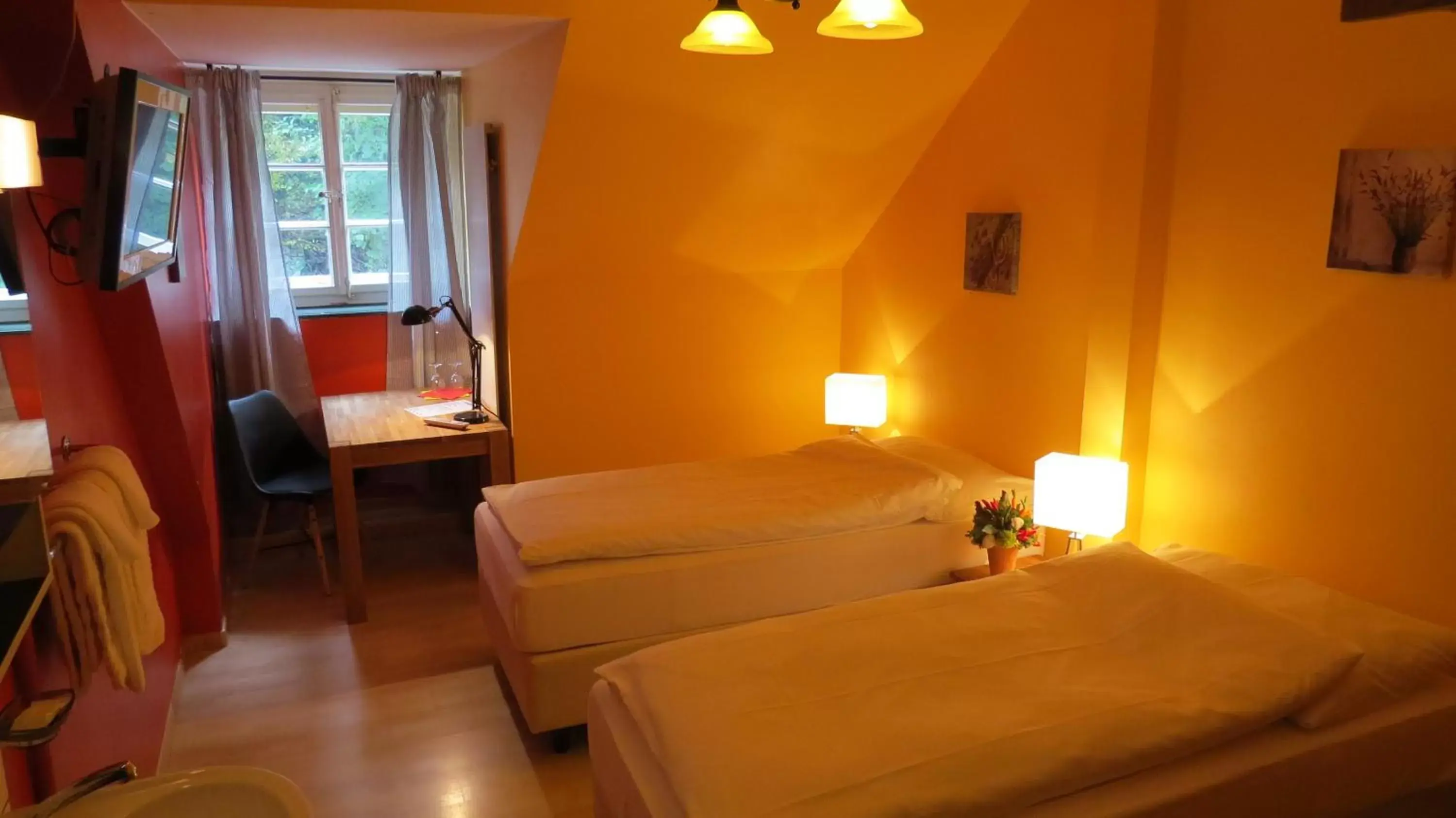 Double Room with Shared Toilet in Gasthof Bären Aarburg last Check in 2100 pm Double Room with Shared Toilet in Gasthof Bären Aarburg last Check in 2100 pm