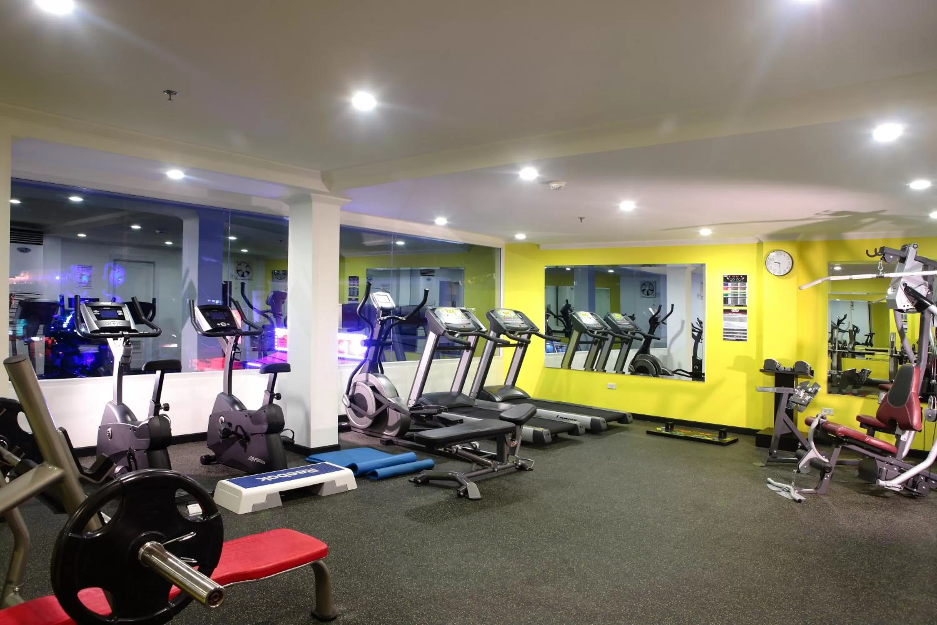 Fitness centre/facilities in Queens Hotel Angeles City