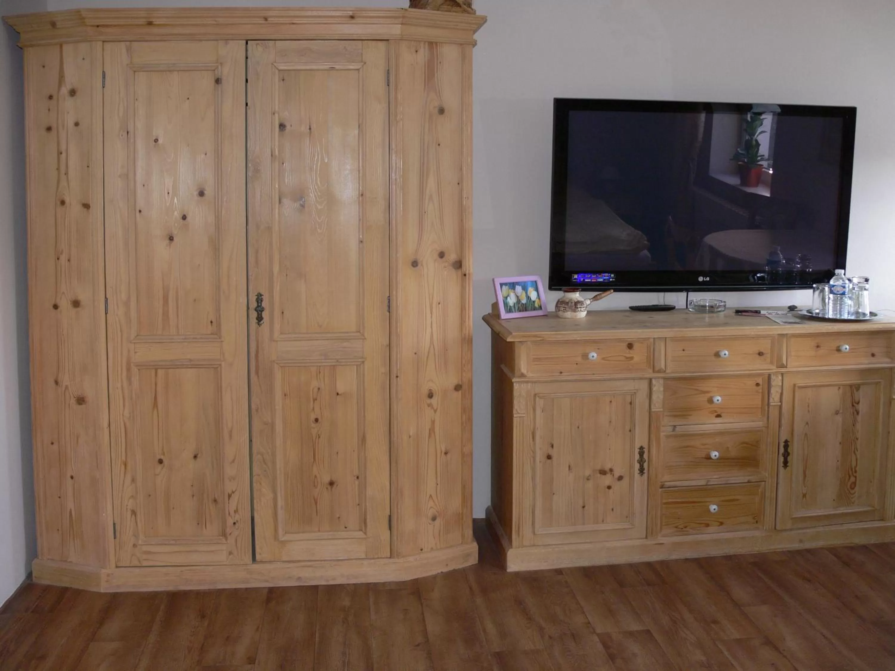 Area and facilities, TV/Entertainment Center in Hotel Na Baste