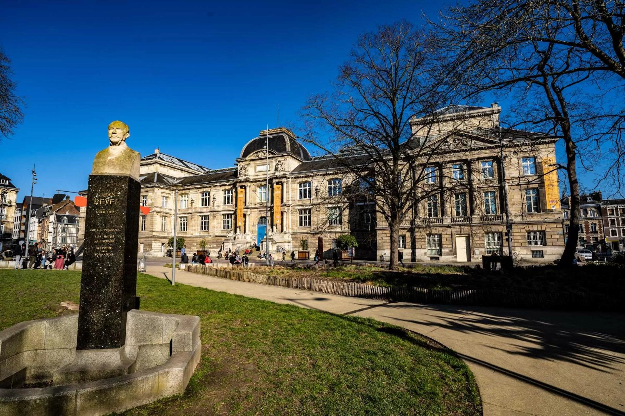 Nearby landmark in Hotel De Quebec