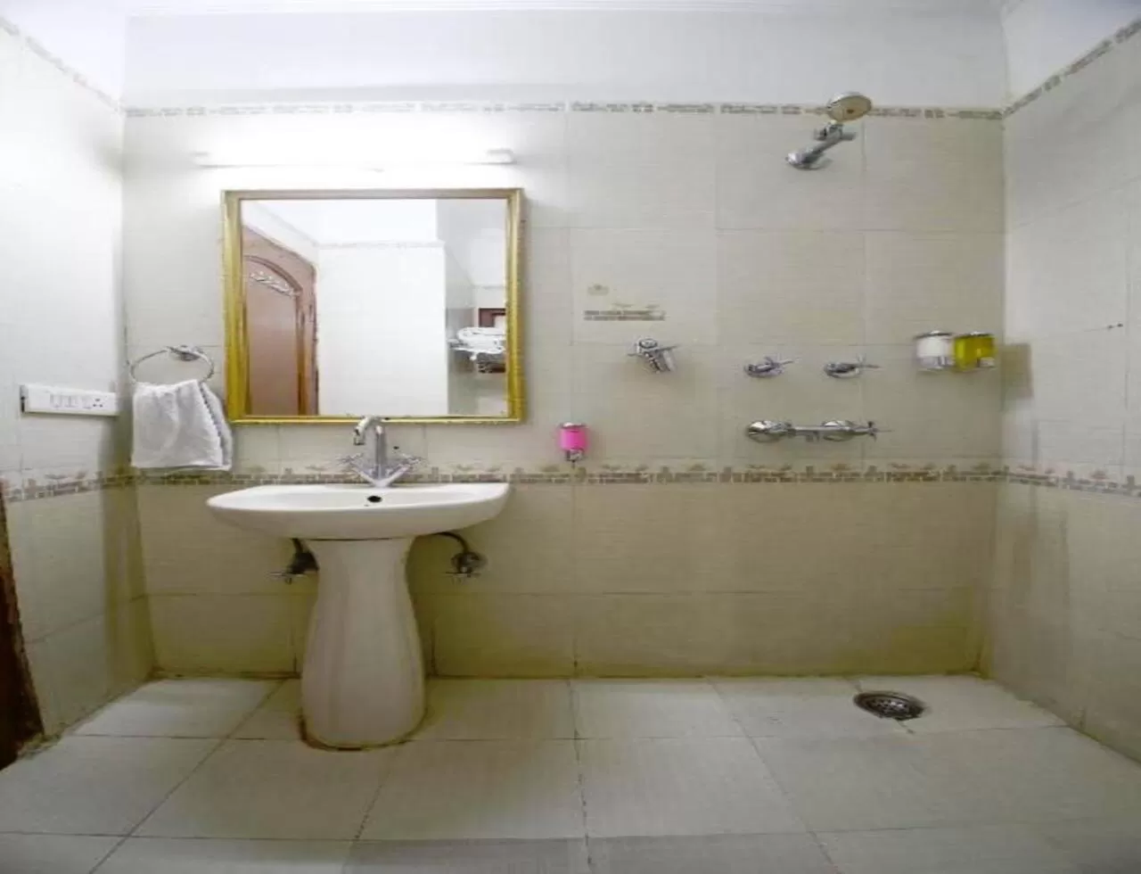 Bathroom in Hotel Diamond Plaza