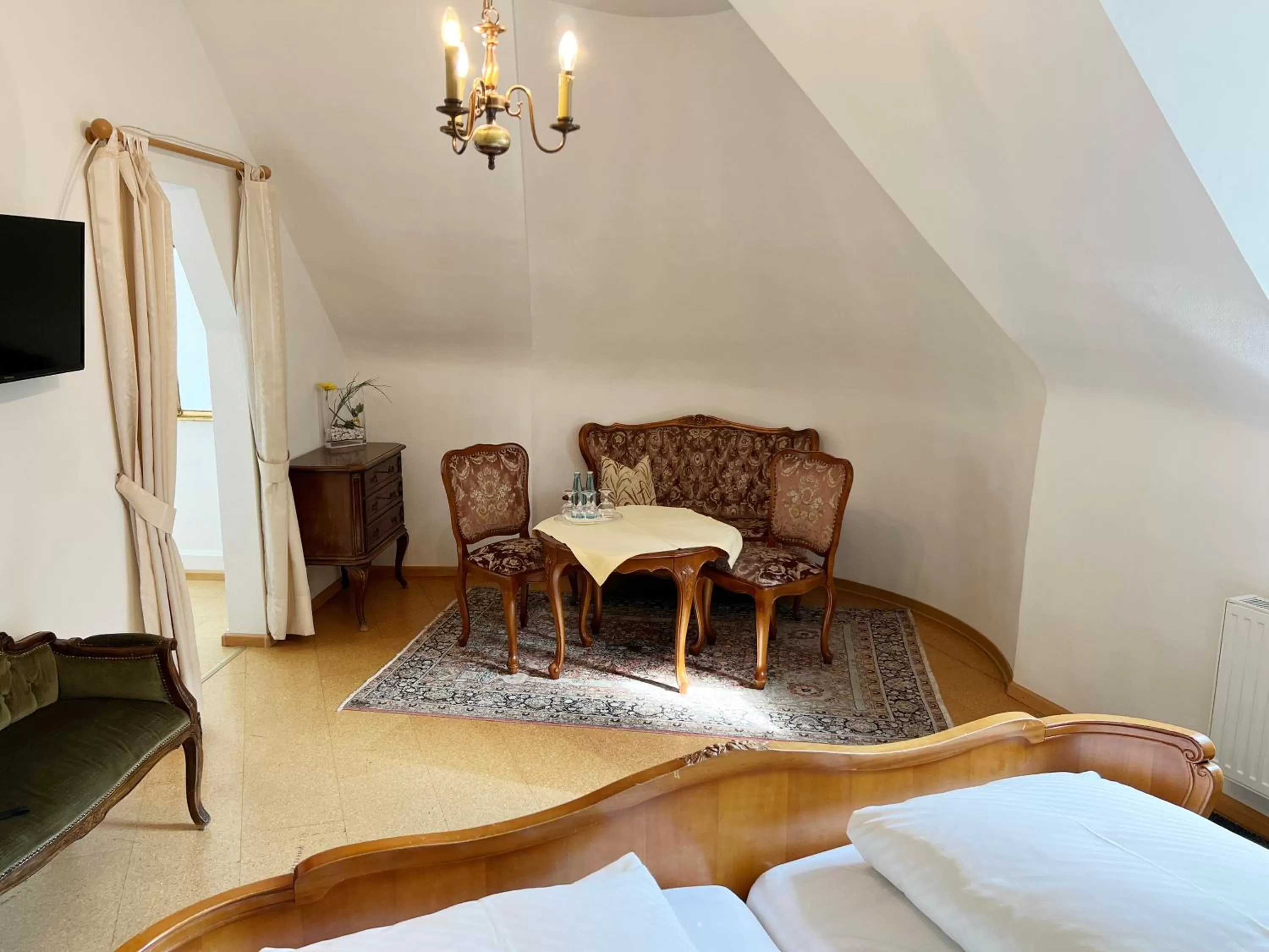 Photo of the whole room, Bed in Hotel Kühler Krug