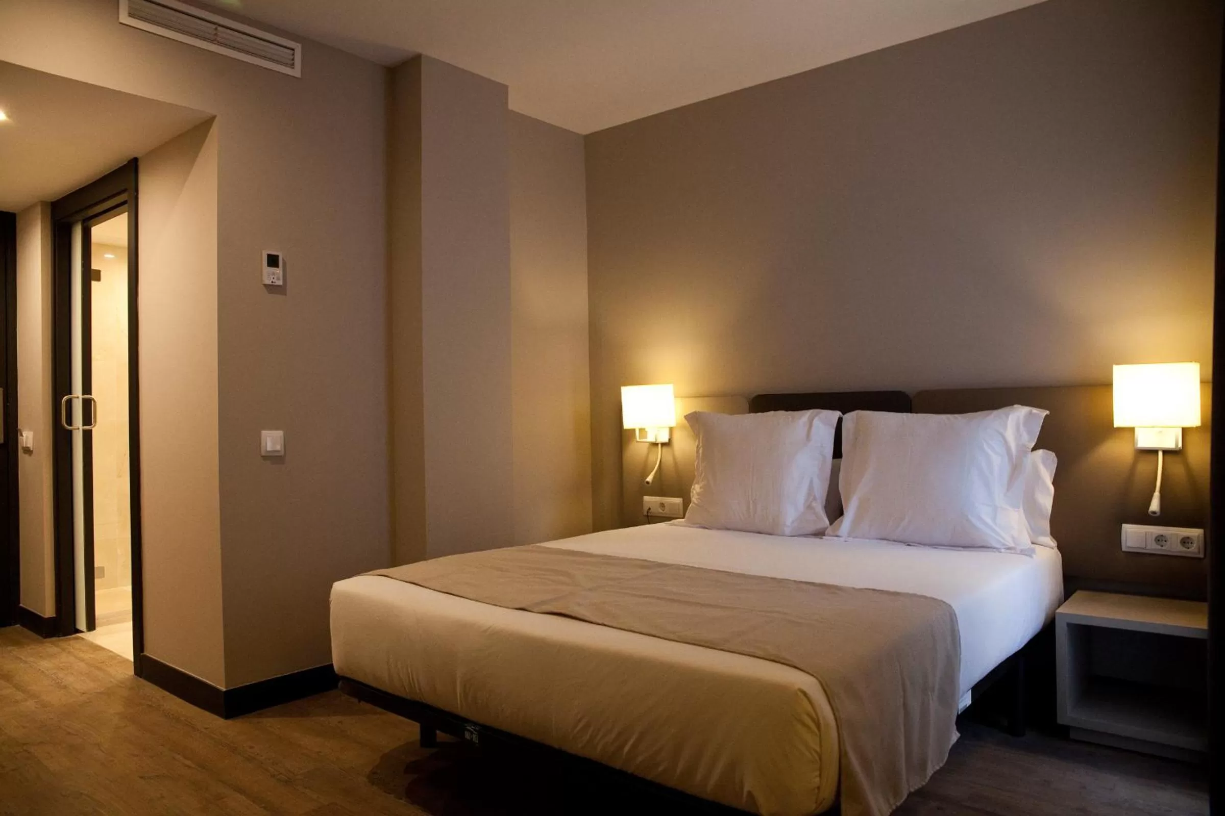 TV and multimedia, Bed in May Ramblas Hotel