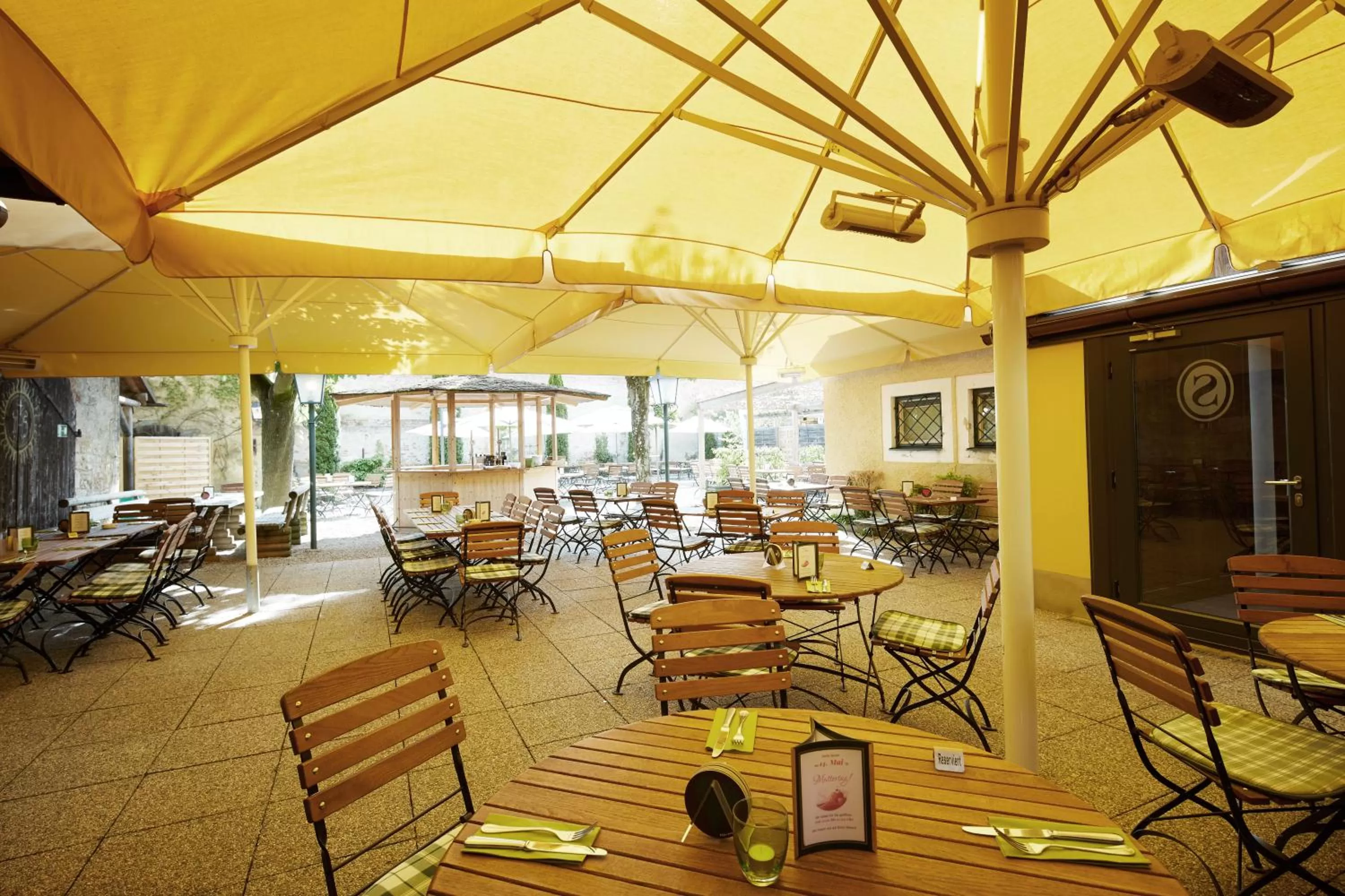 Patio in Schüdlbauer´s Hotel-Restaurant-Bar