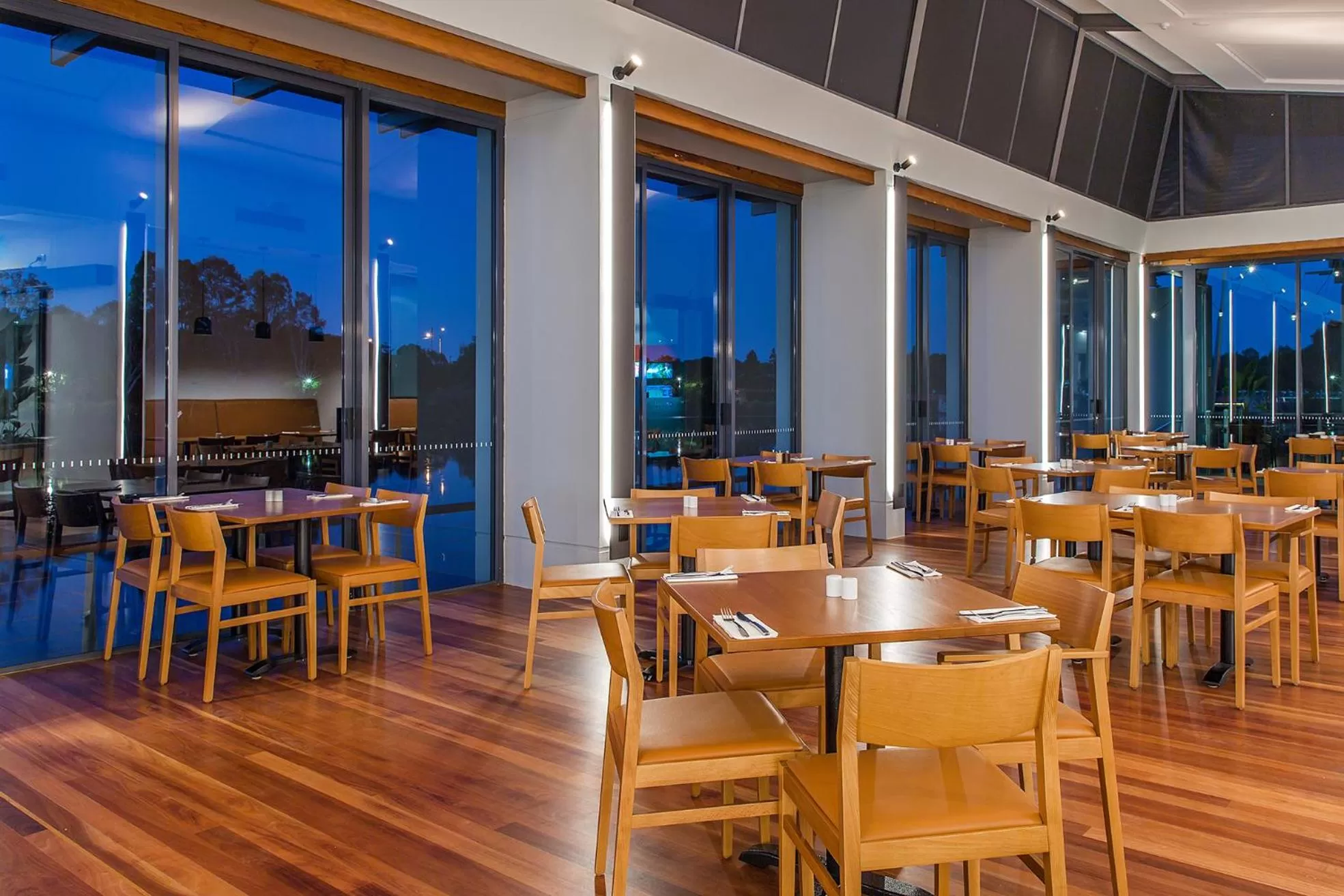 Restaurant/places to eat in Best Western Plus North Lakes Hotel