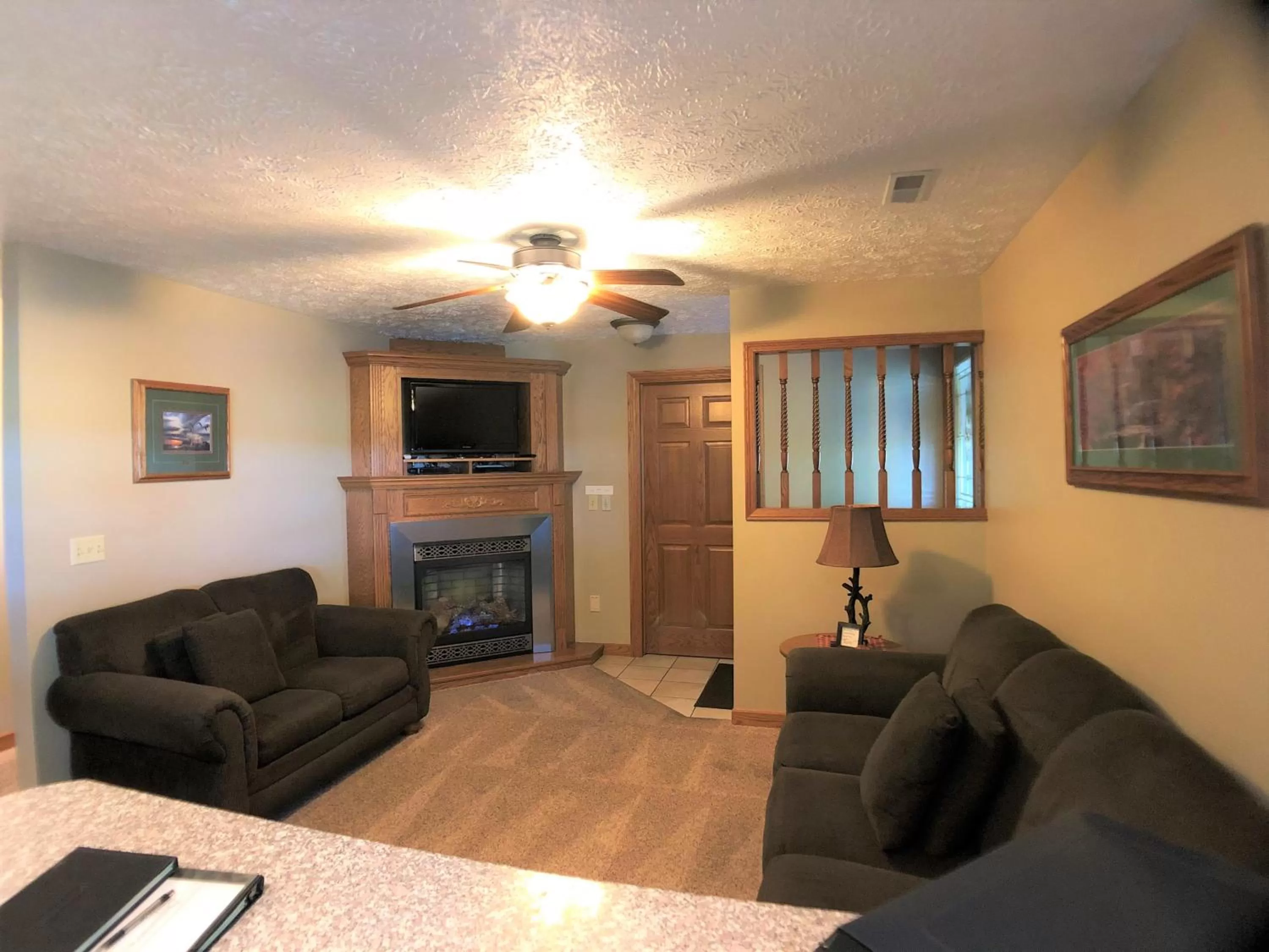 Sojourner's Lodge & Log Cabin Suites