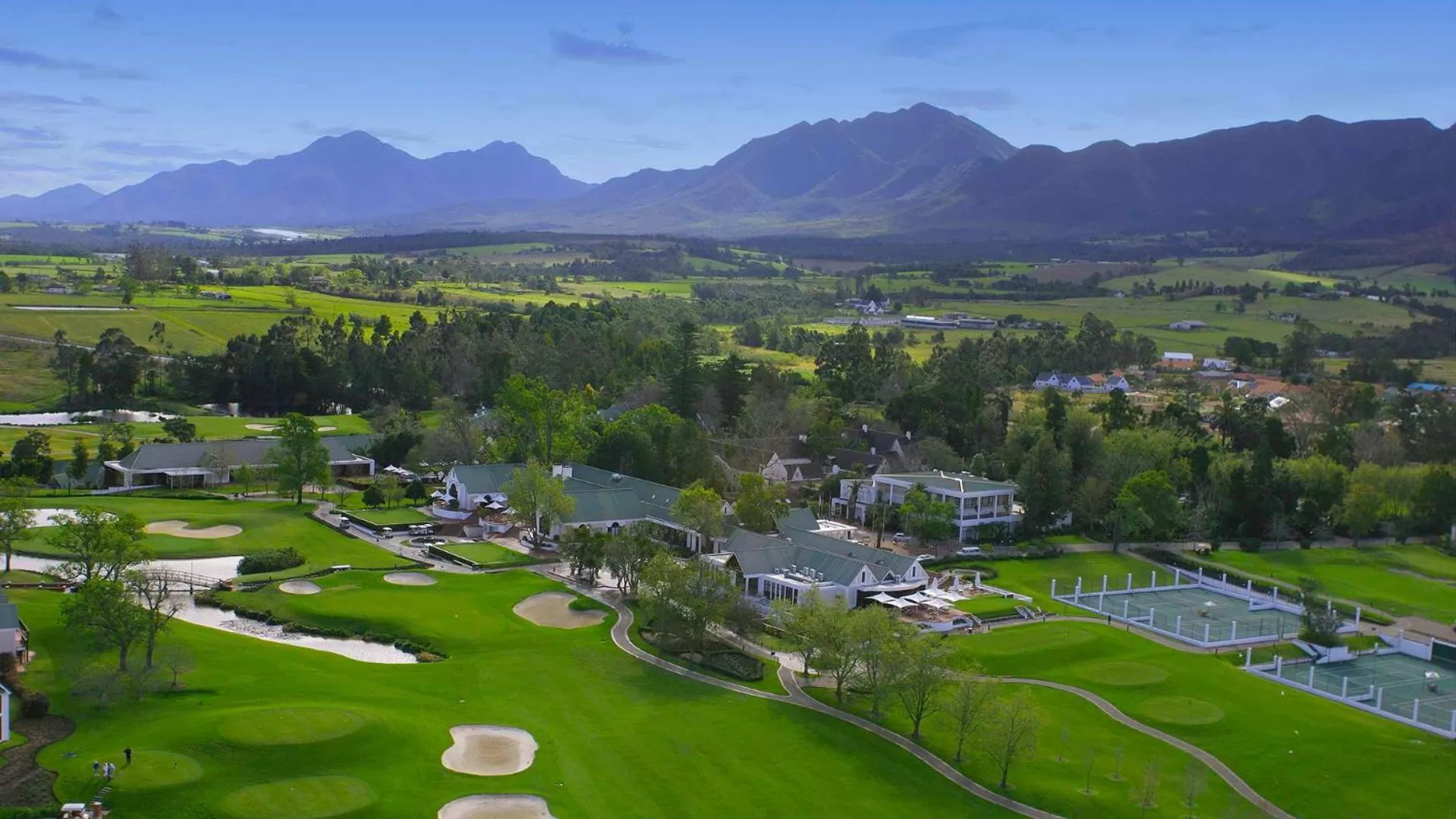 Area and facilities in Fancourt Hotel