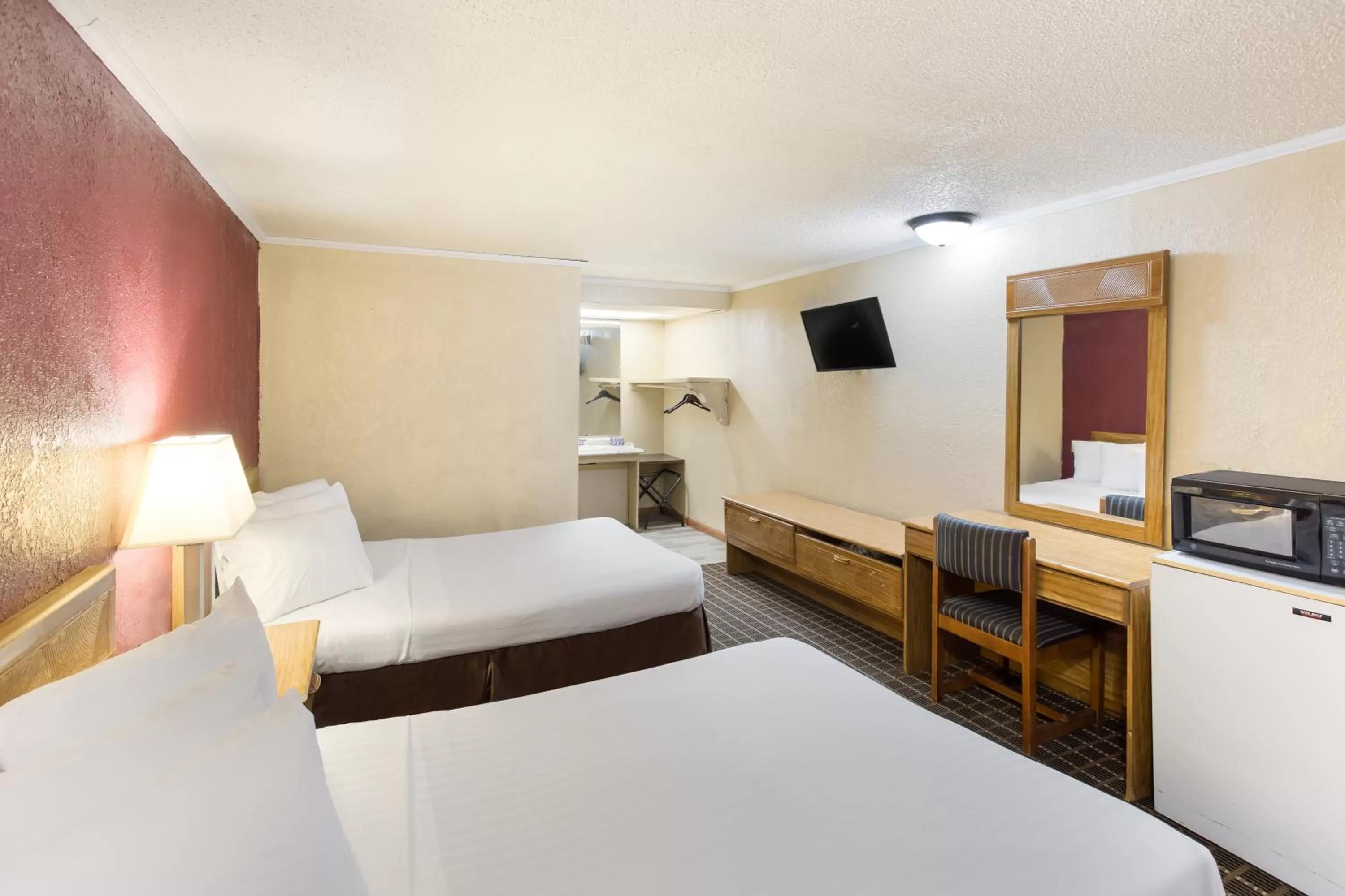 Bed in Knights Inn Ashland