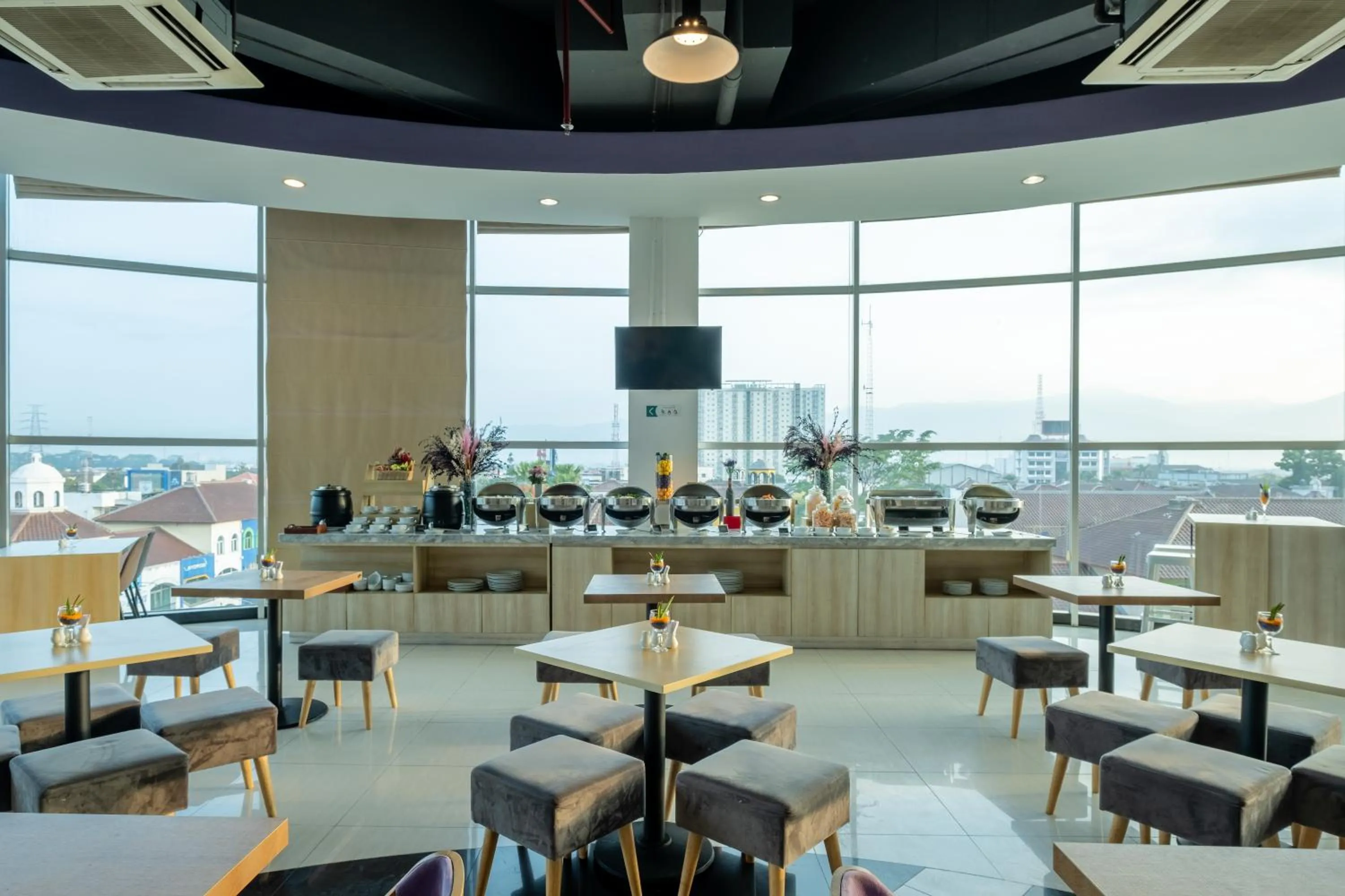 Restaurant/places to eat in Luminor Hotel Metro Indah Bandung - Free Breakfast - Free Exclusive Gym - Free Aesthetic Afternoon Tea or Coffee