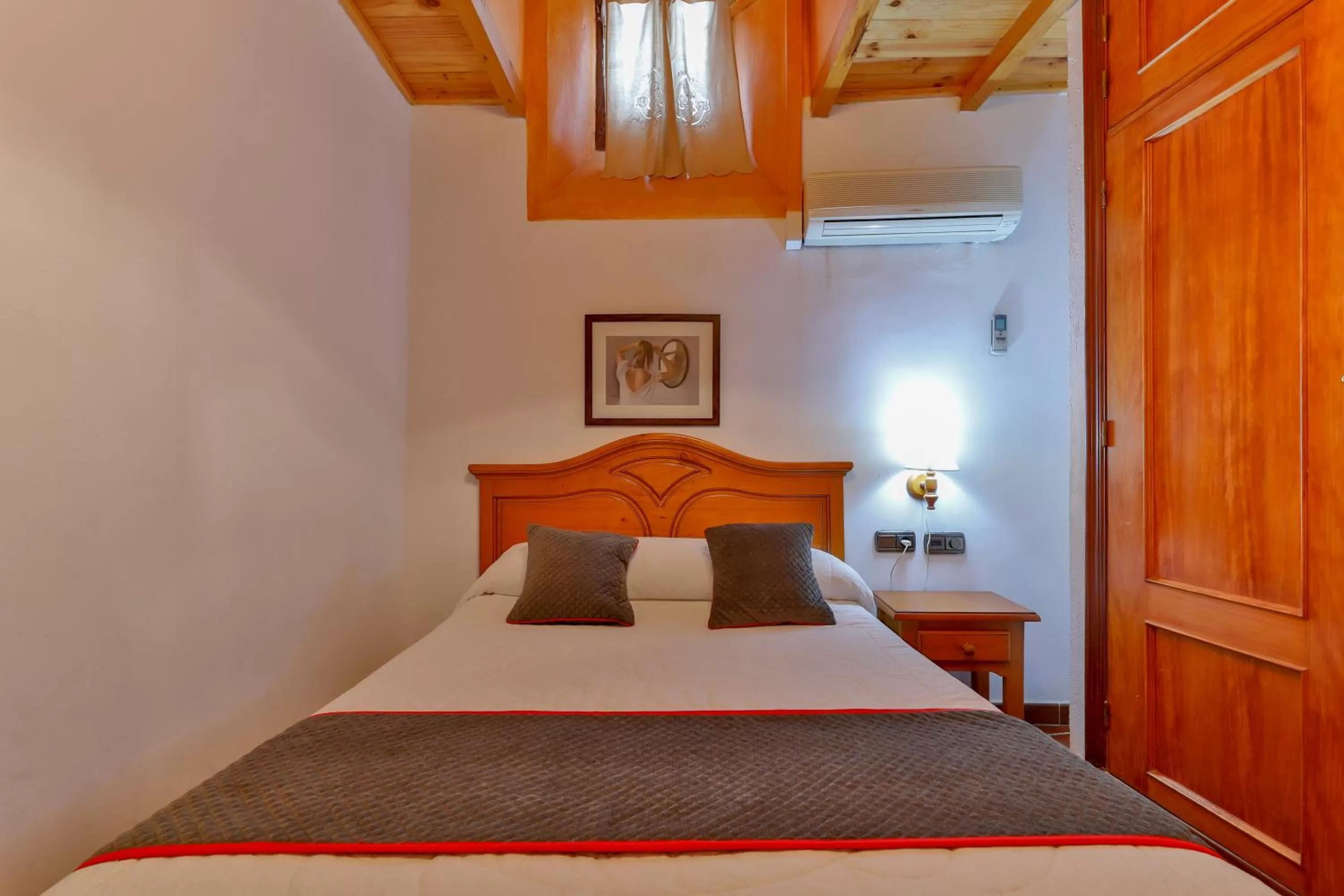 Bedroom, Bed in Hotel Las Palmeras by Vivere Stays