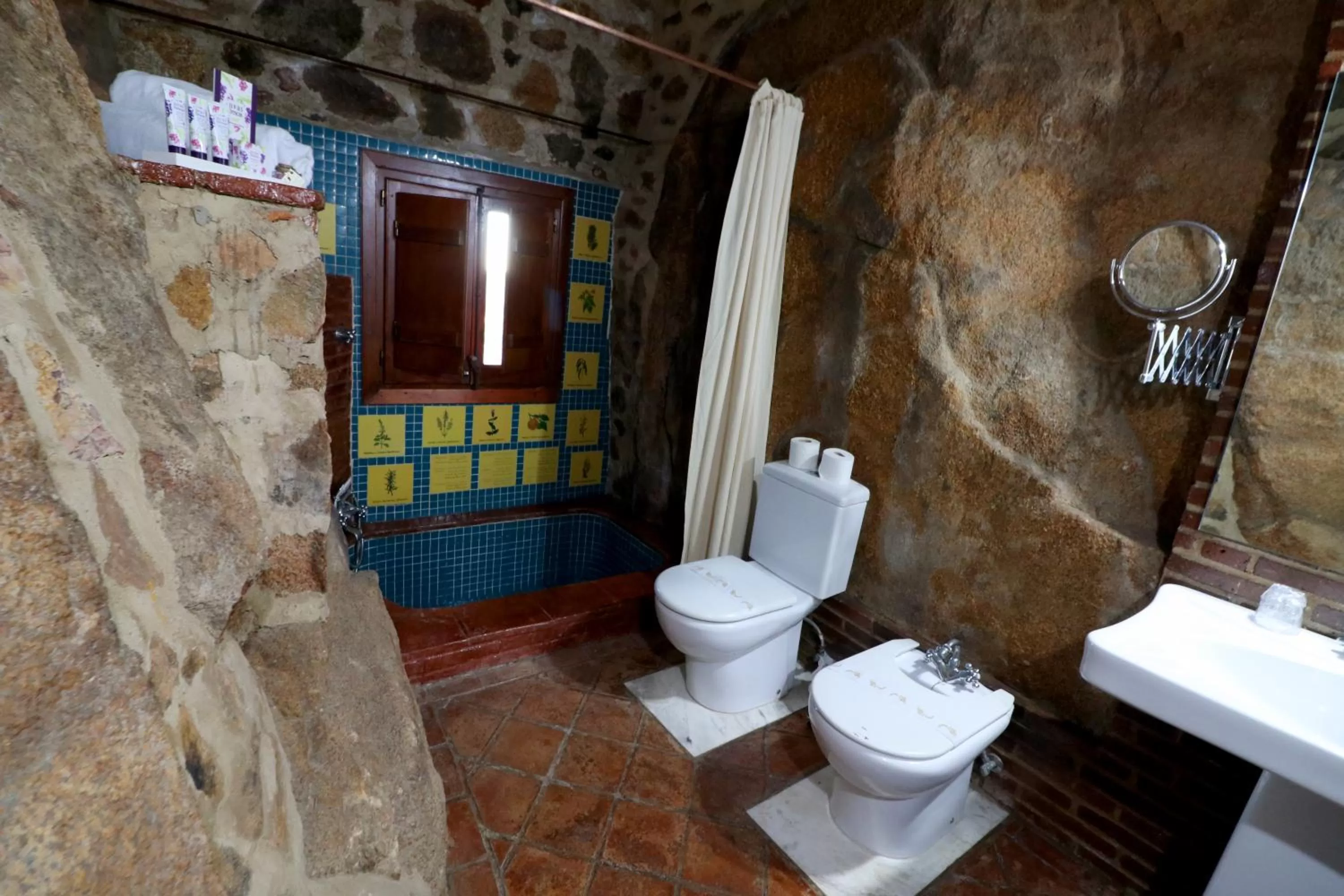 Bathroom in Hotel Monasterio de Rocamador