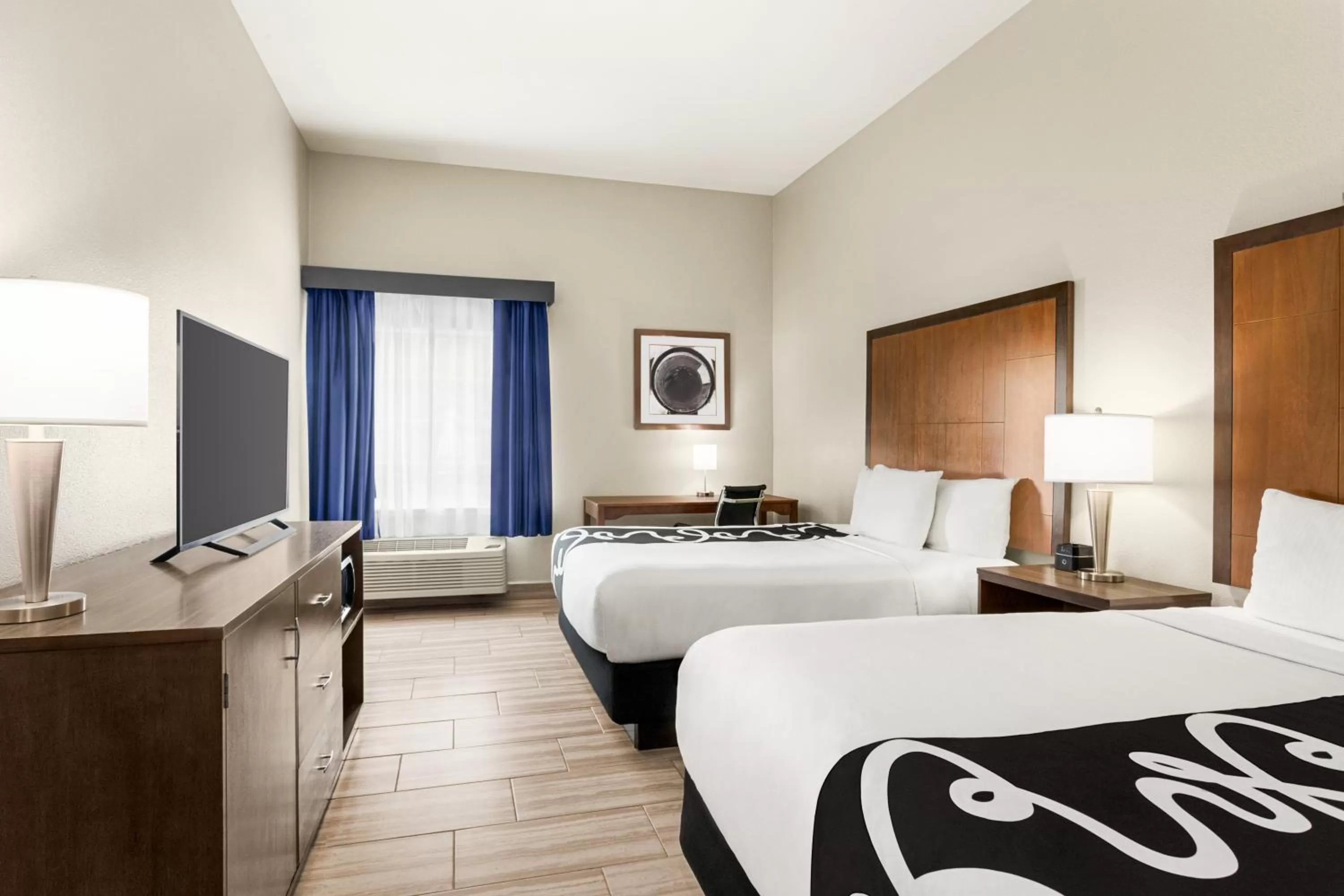 Bedroom, Bed in La Quinta by Wyndham Brownsville North