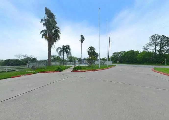 Parking in Americas Best Value Inn Refugio