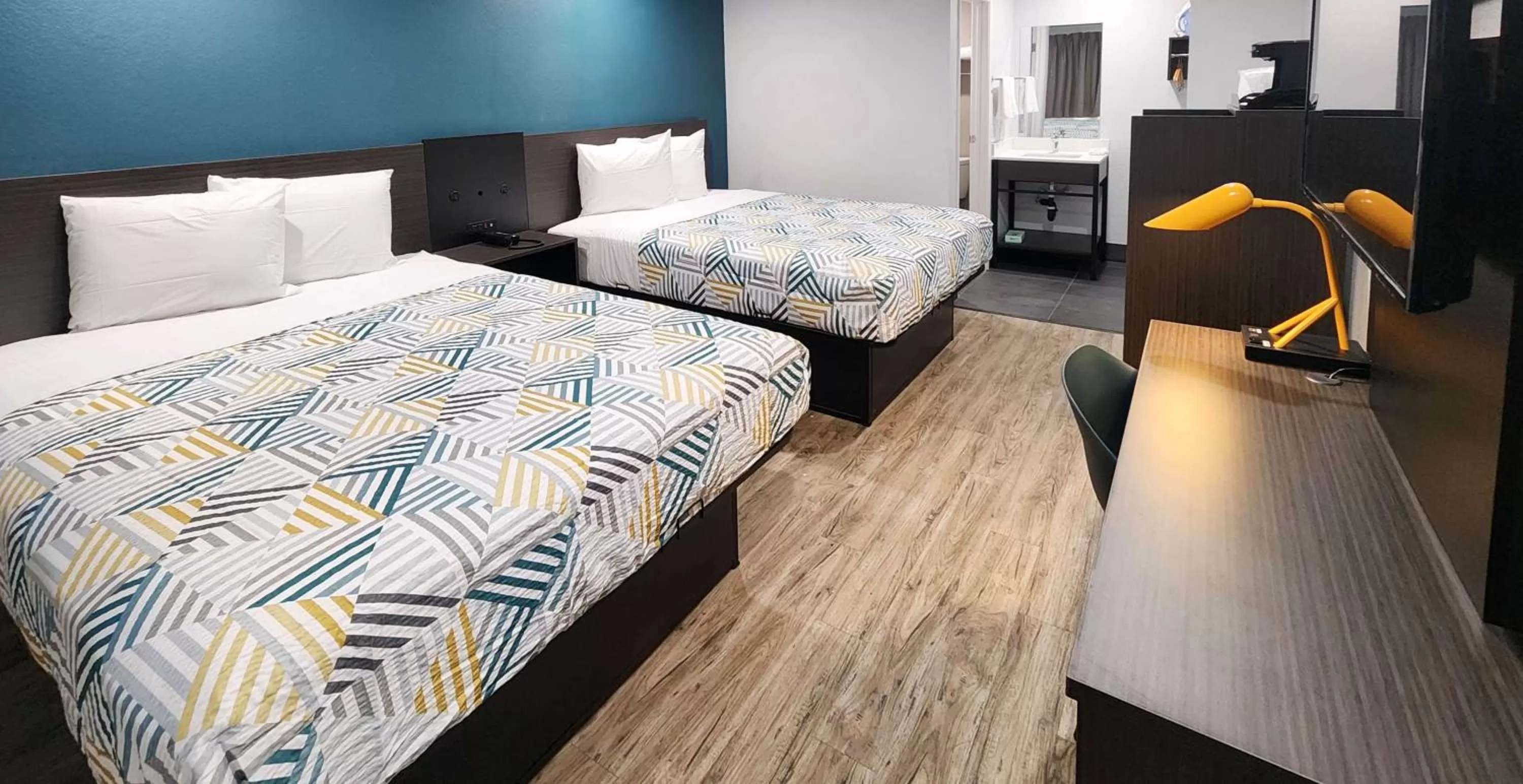 Bedroom, Bed in Studio 6 Suites San Ysidro CA San Diego South Bay