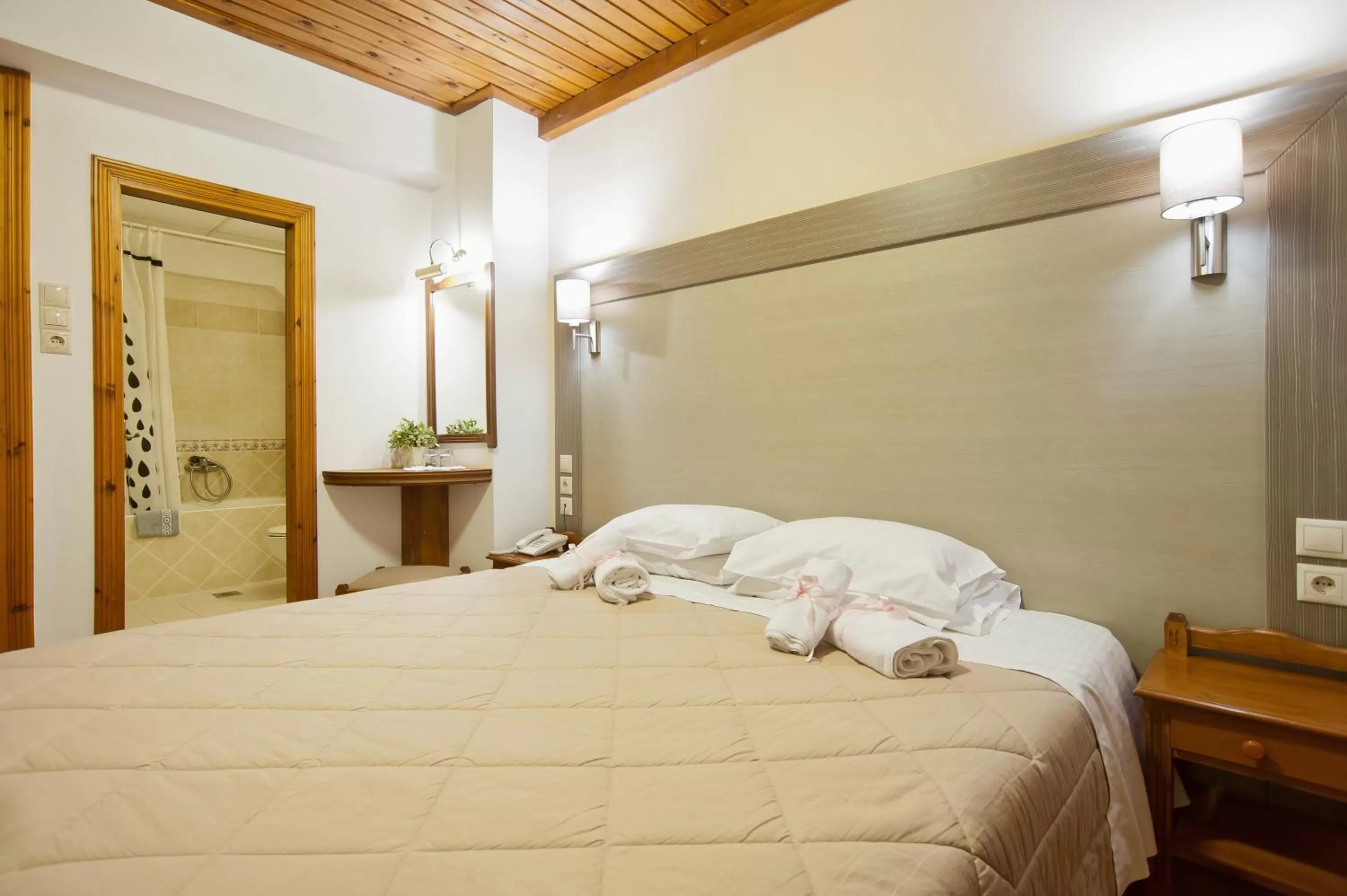 Photo of the whole room, Bed in Pan Hotel