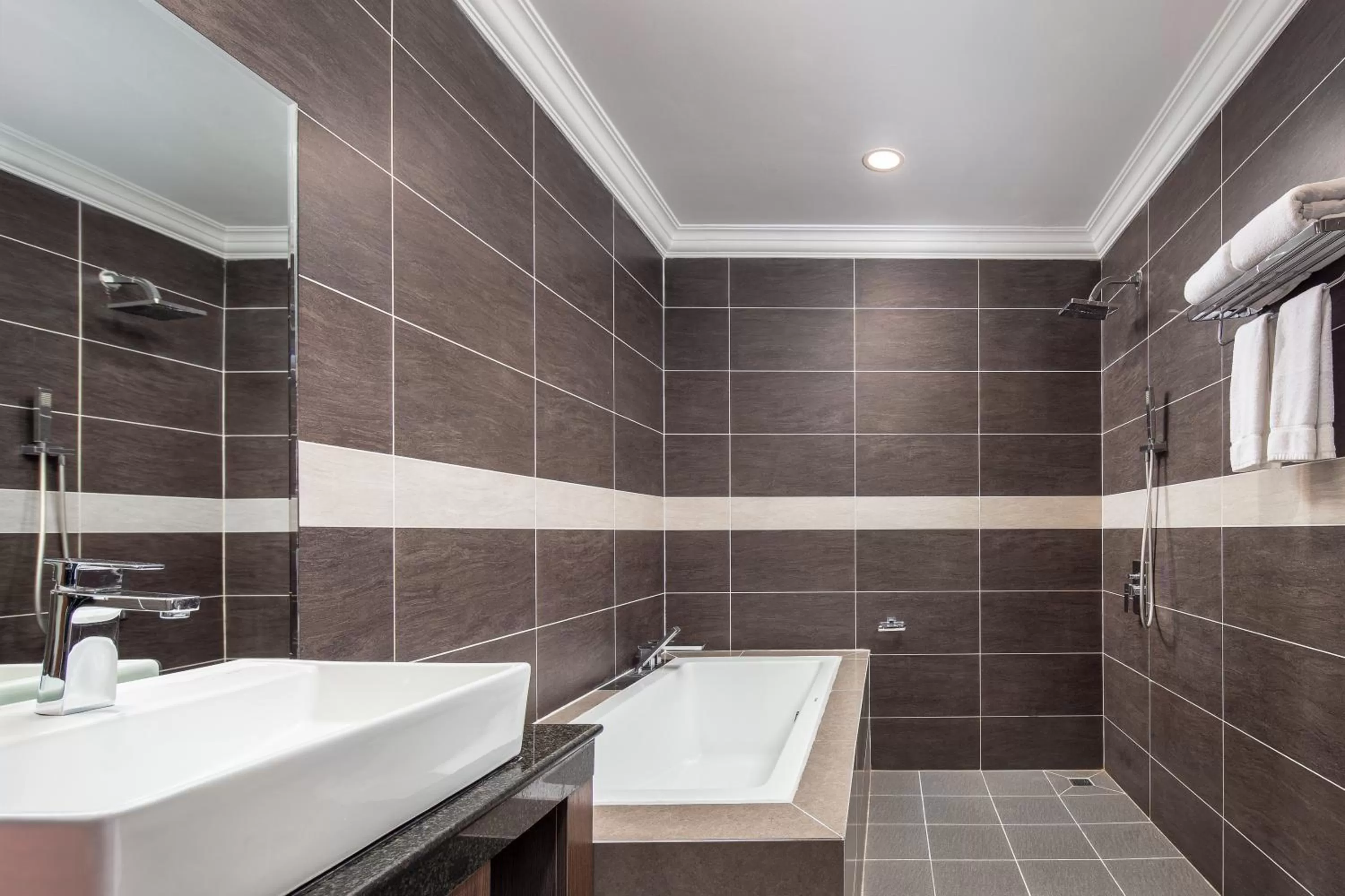 Shower in HM Grand Central Hotel