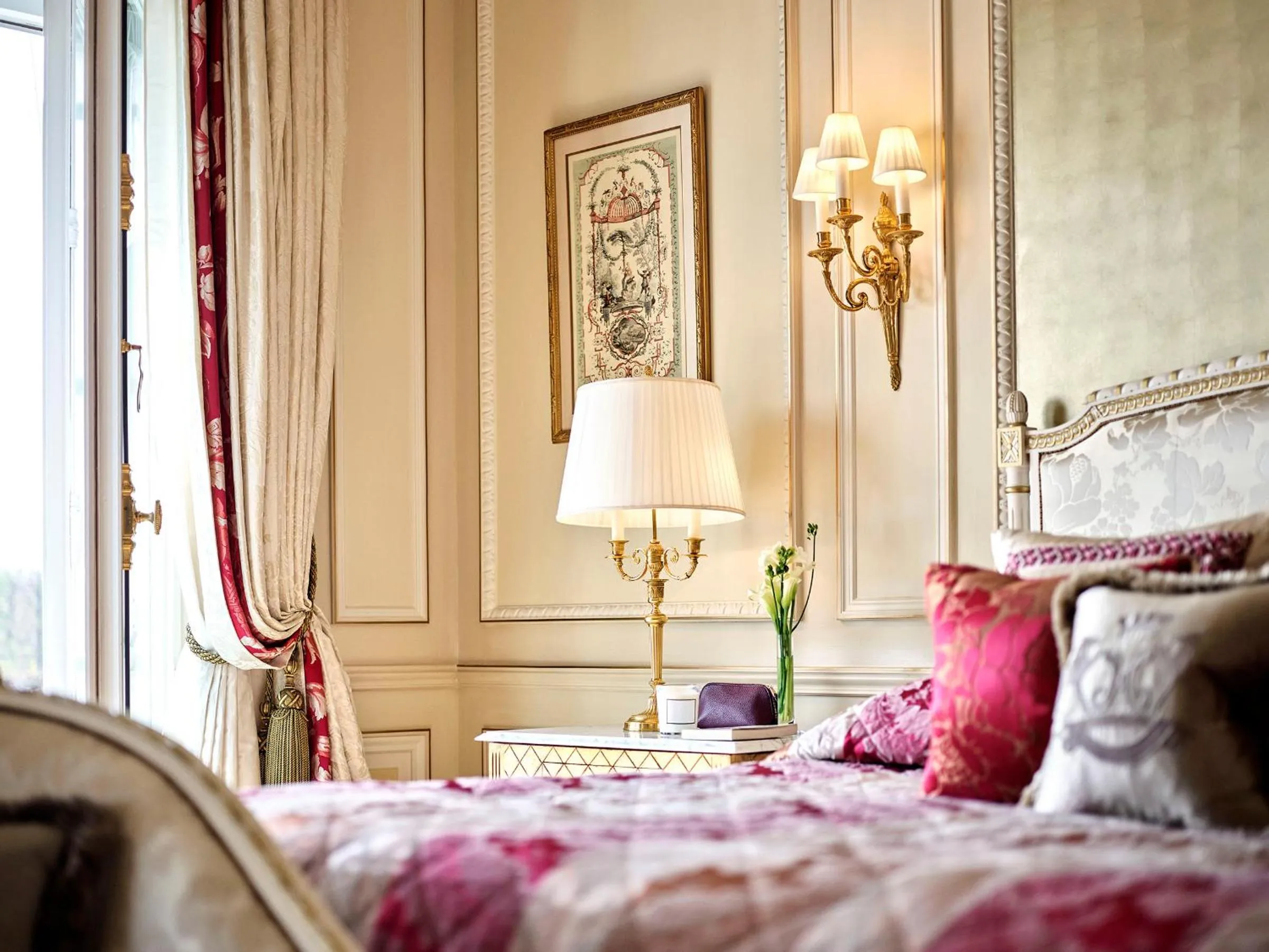 Bedroom, Bed in Le Meurice – Dorchester Collection
