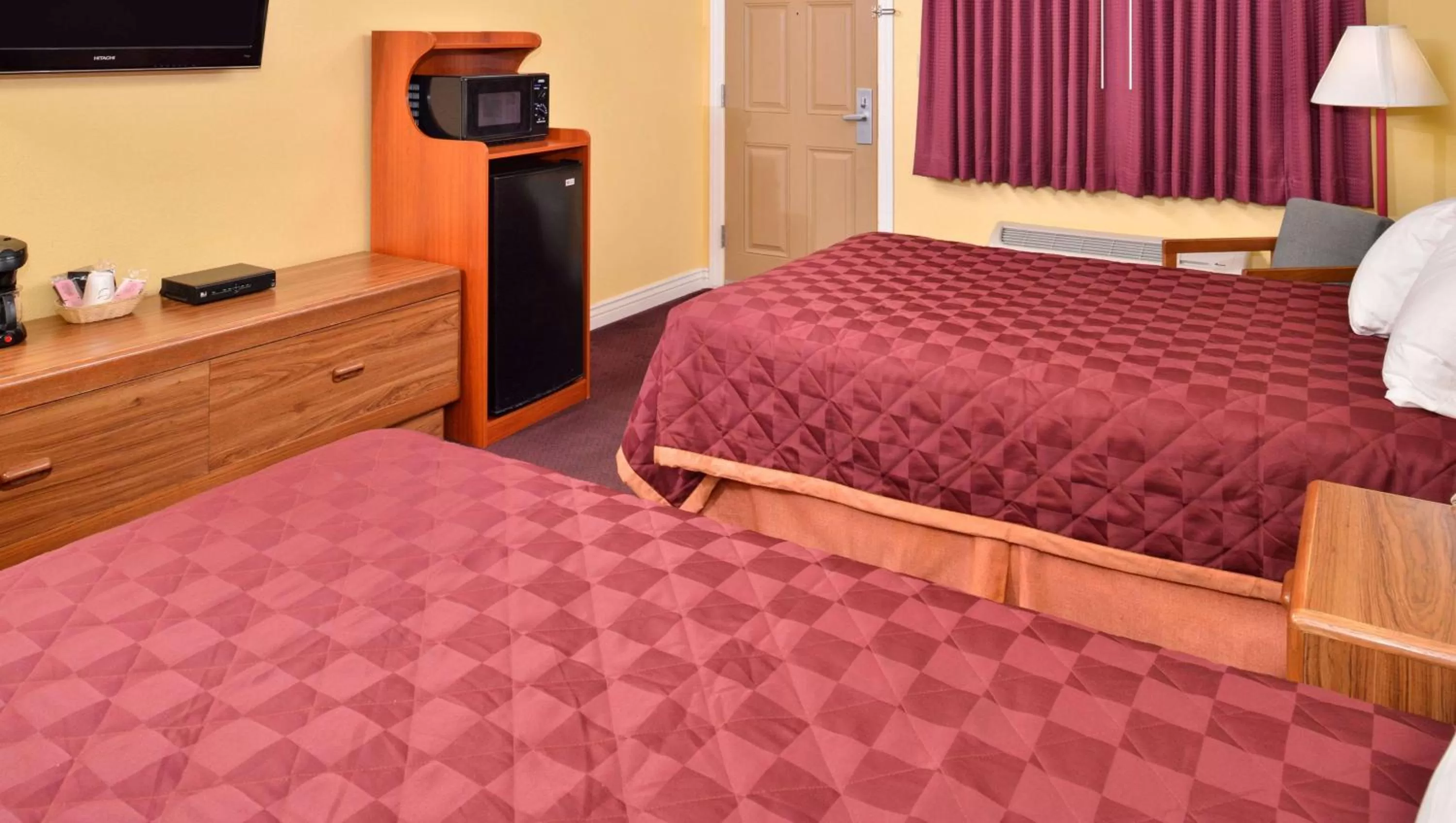 Photo of the whole room, Bed in Magnuson Hotel Blythe