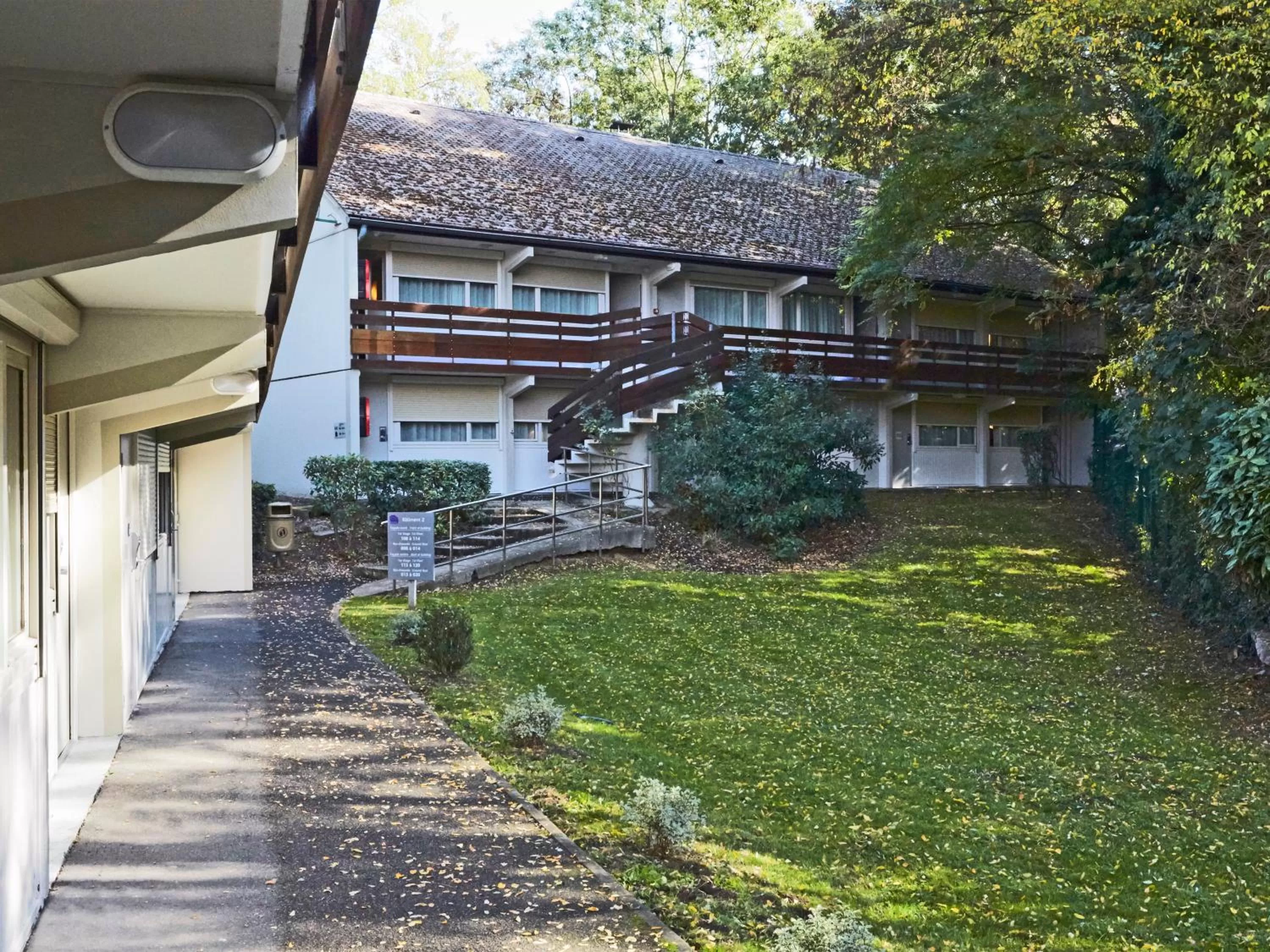 Garden view, Property Building in Kyriad - Ecouen la Croix Verte