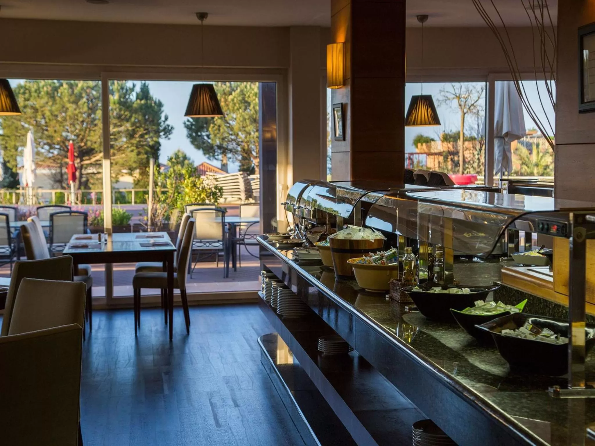 Restaurant/places to eat in MS Aparthotel