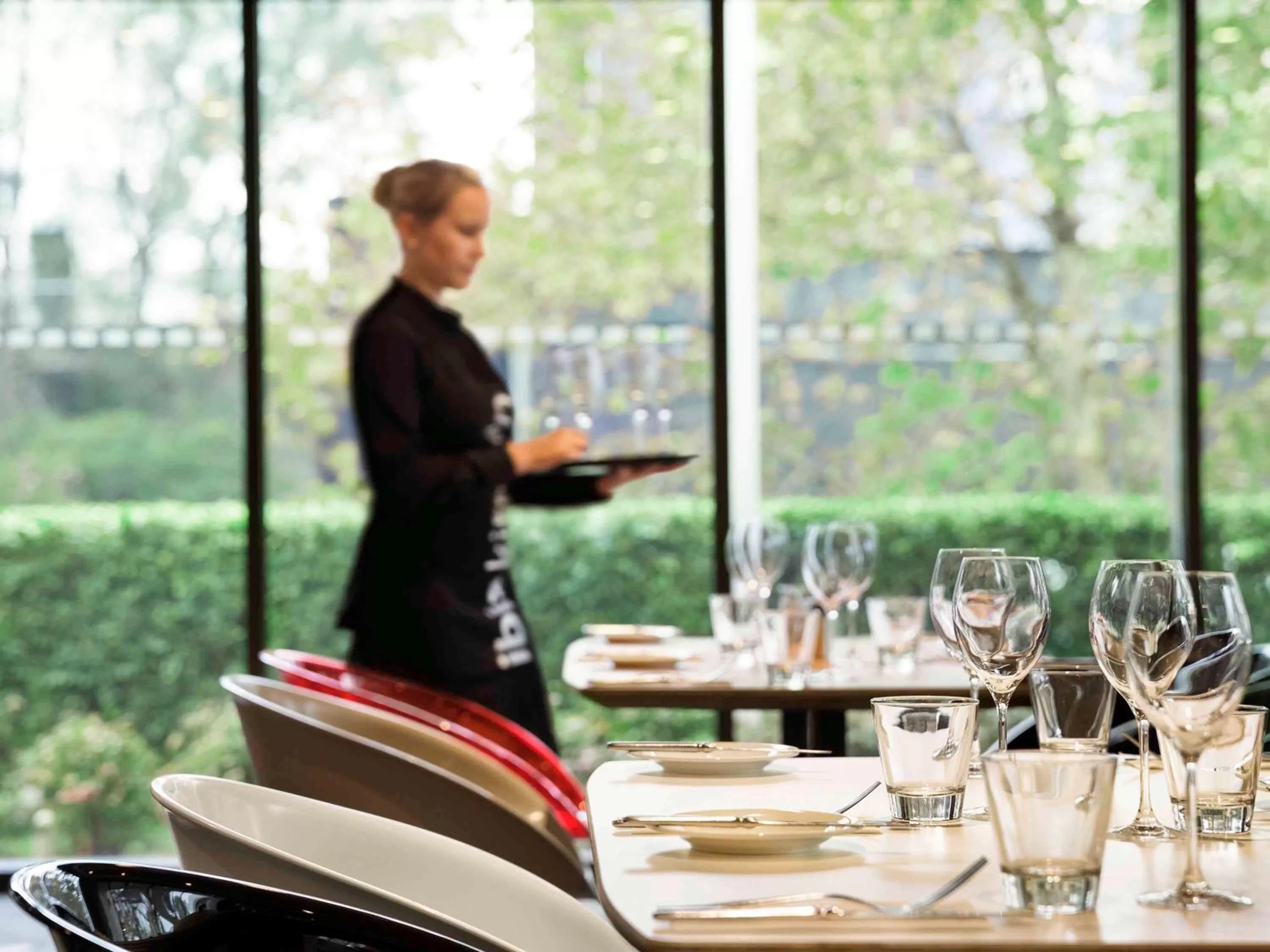 Restaurant/places to eat in ibis Sydney Airport