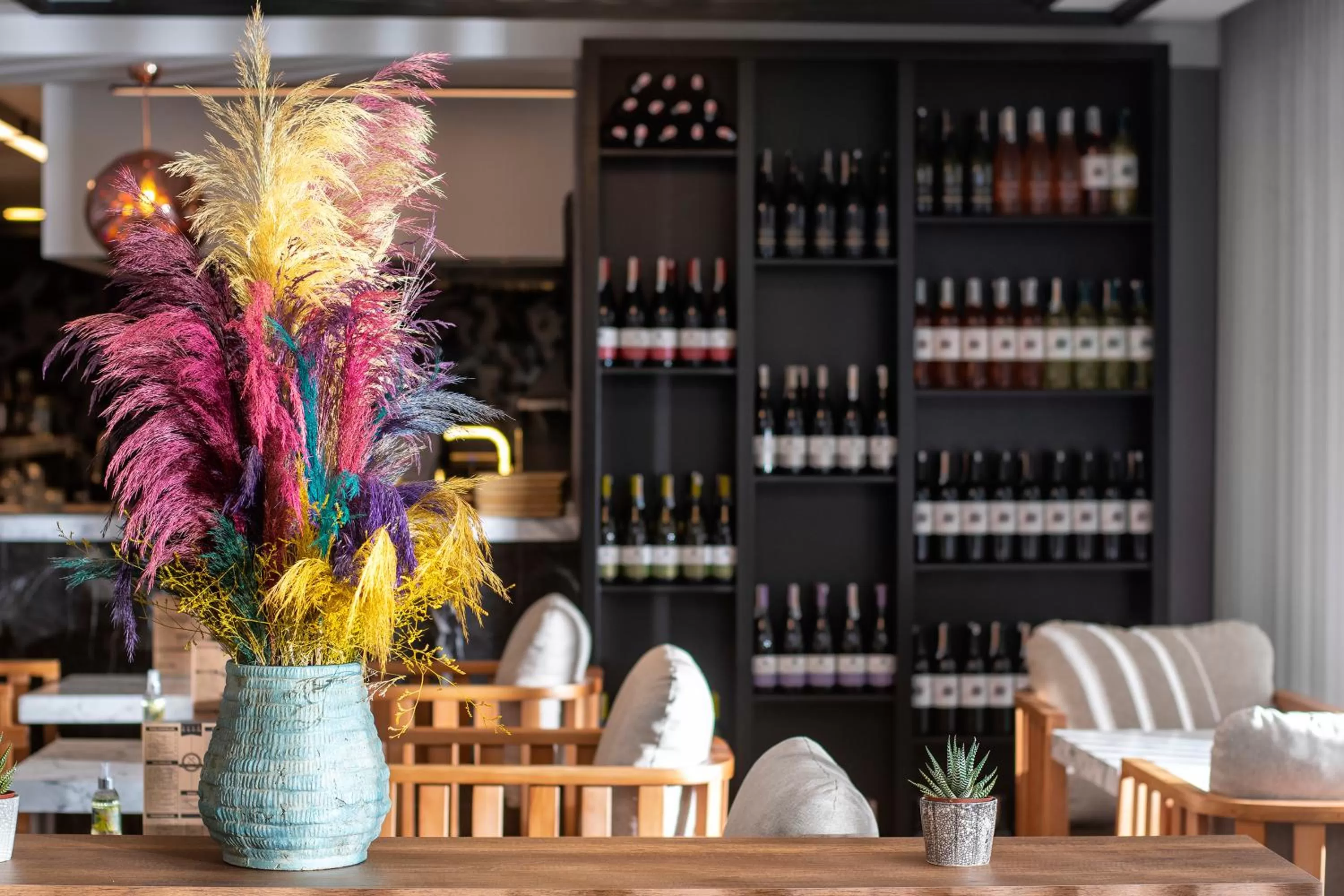 Restaurant/places to eat in Hotel Bossuite Business