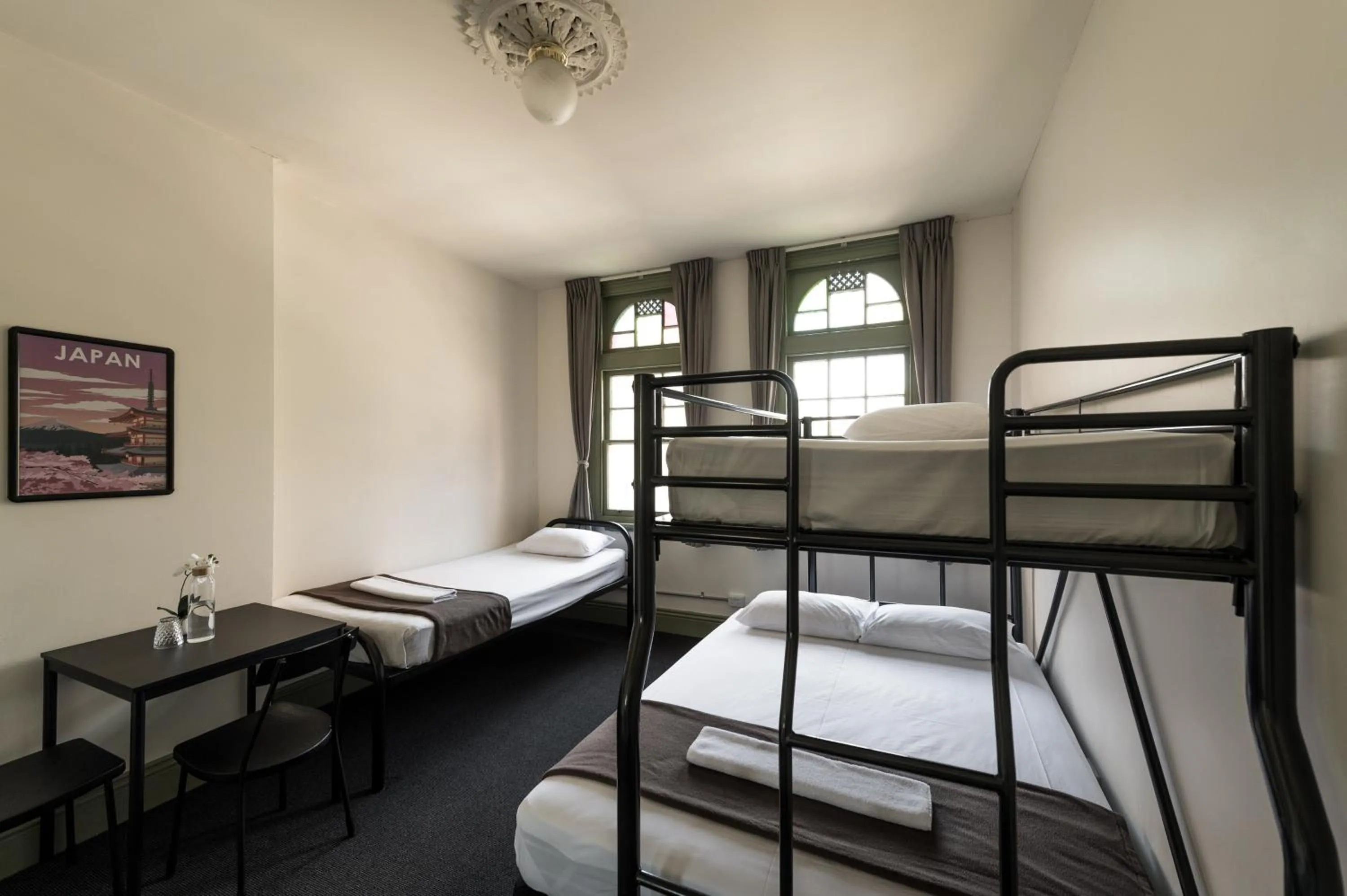 Bed in Sydney Central Inn